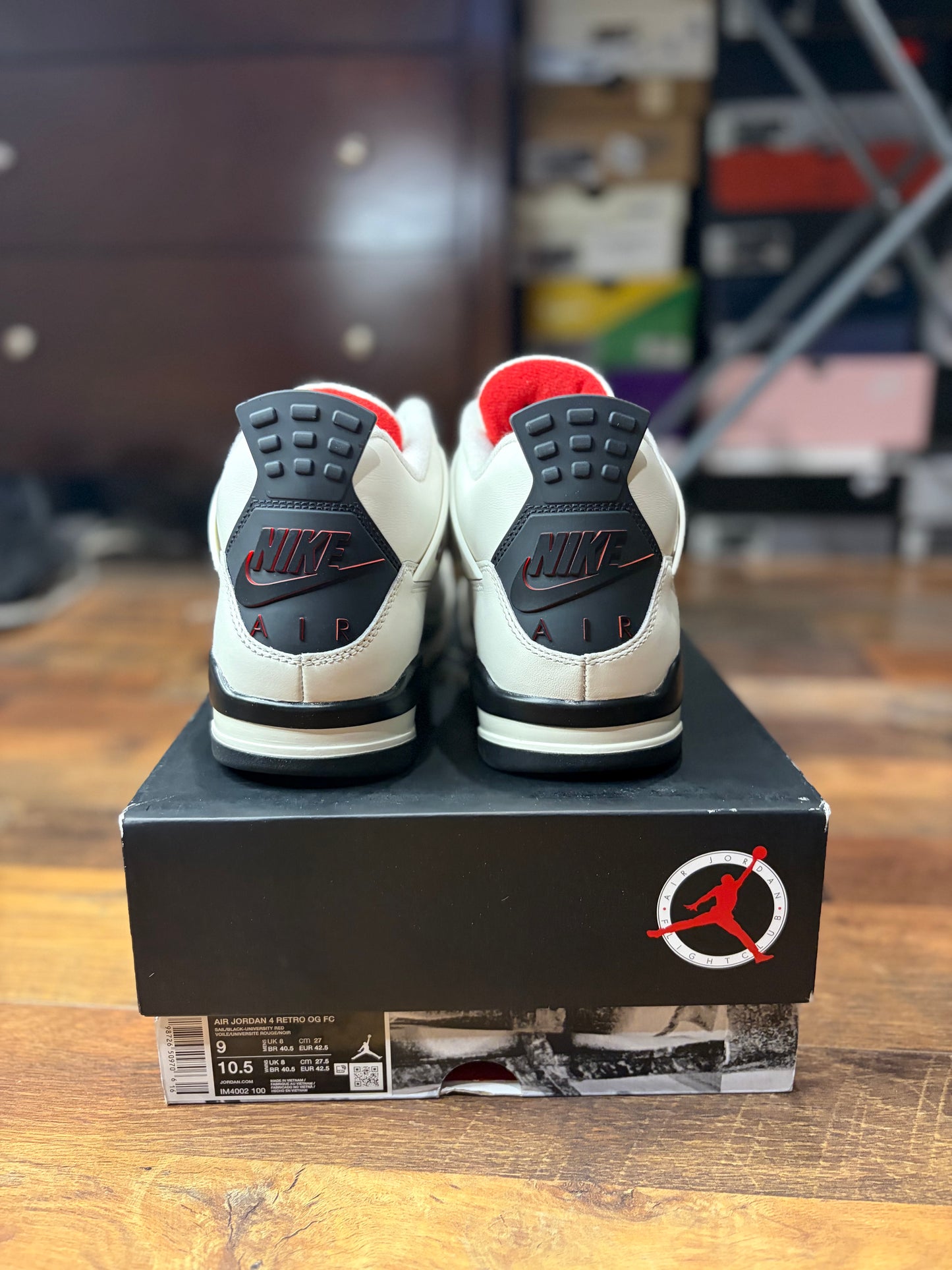 Jordan Retro 4 Flight Club (Size 9 Mens)