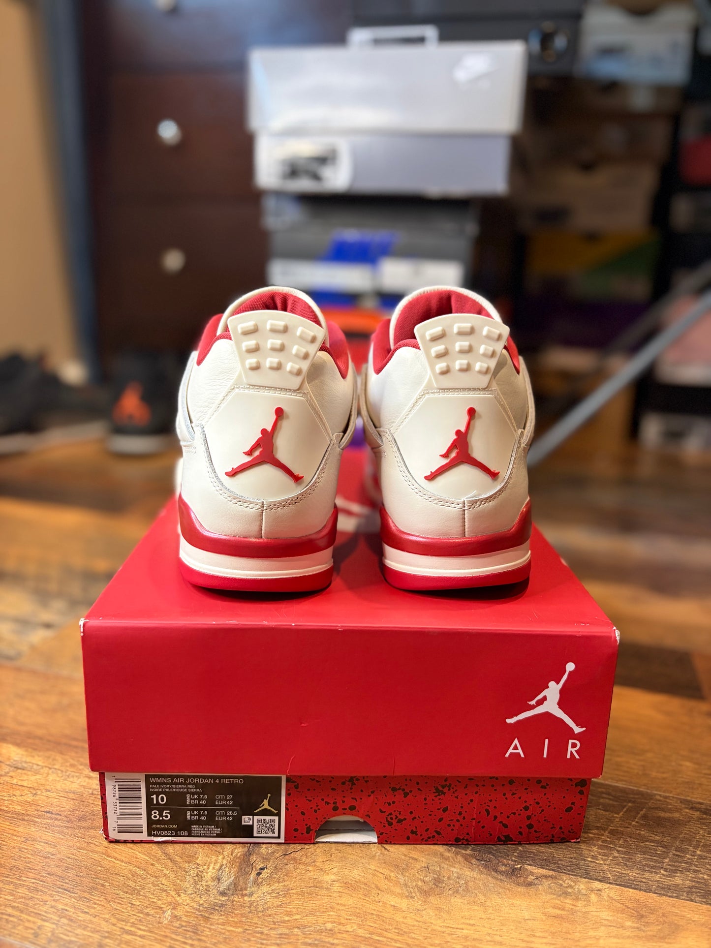 Jordan Retro 4 Valentine’s Day (Size 10W / 8.5M)