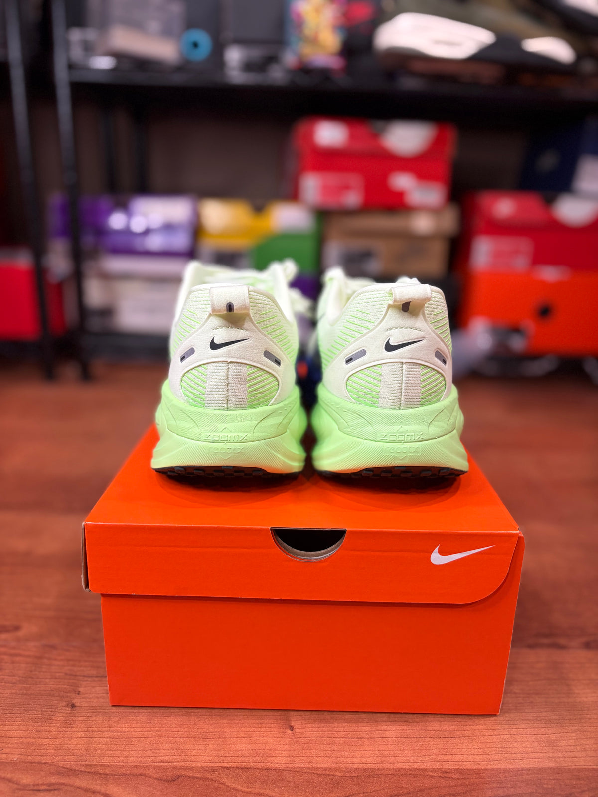 Nike Vomero 18 Volt Tint Sapphire (DS - Mens Sizes)