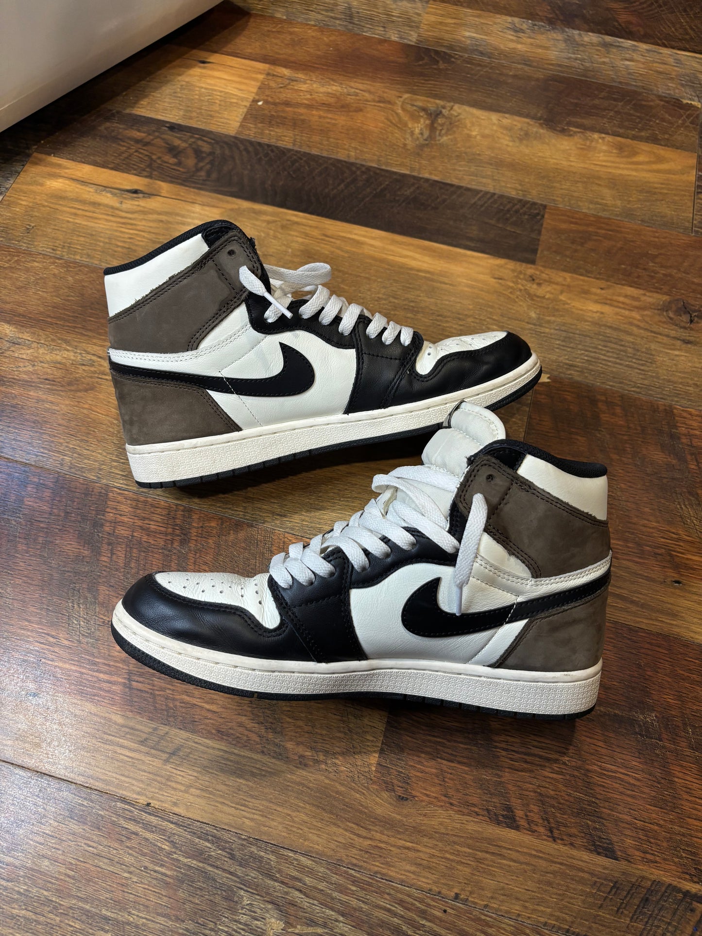 Jordan Retro 1 Mocha (Size 9 Mens)