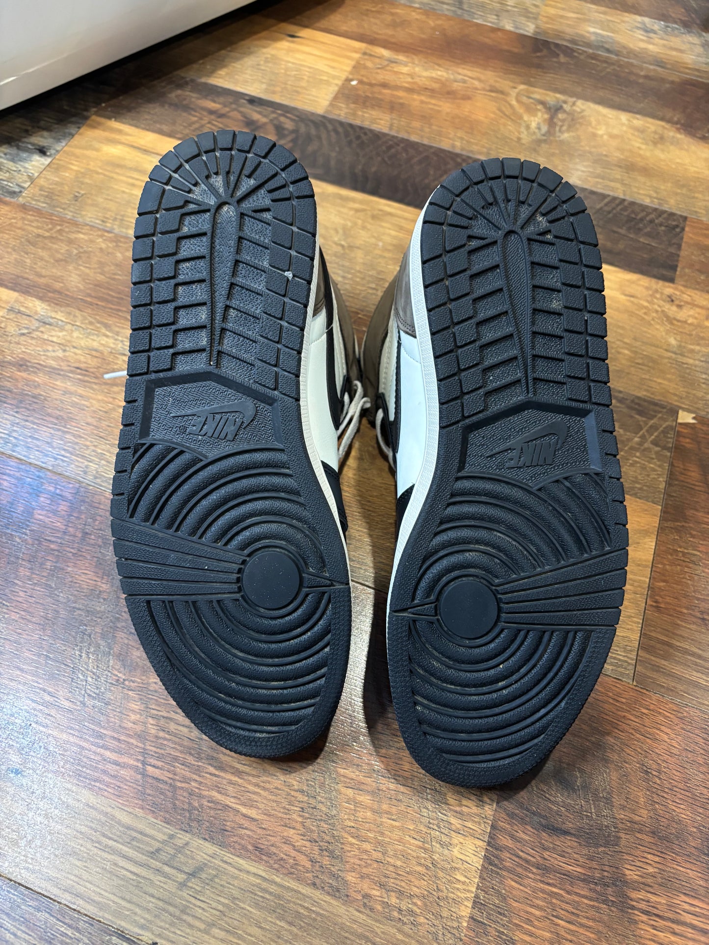 Jordan Retro 1 Mocha (Size 9 Mens)