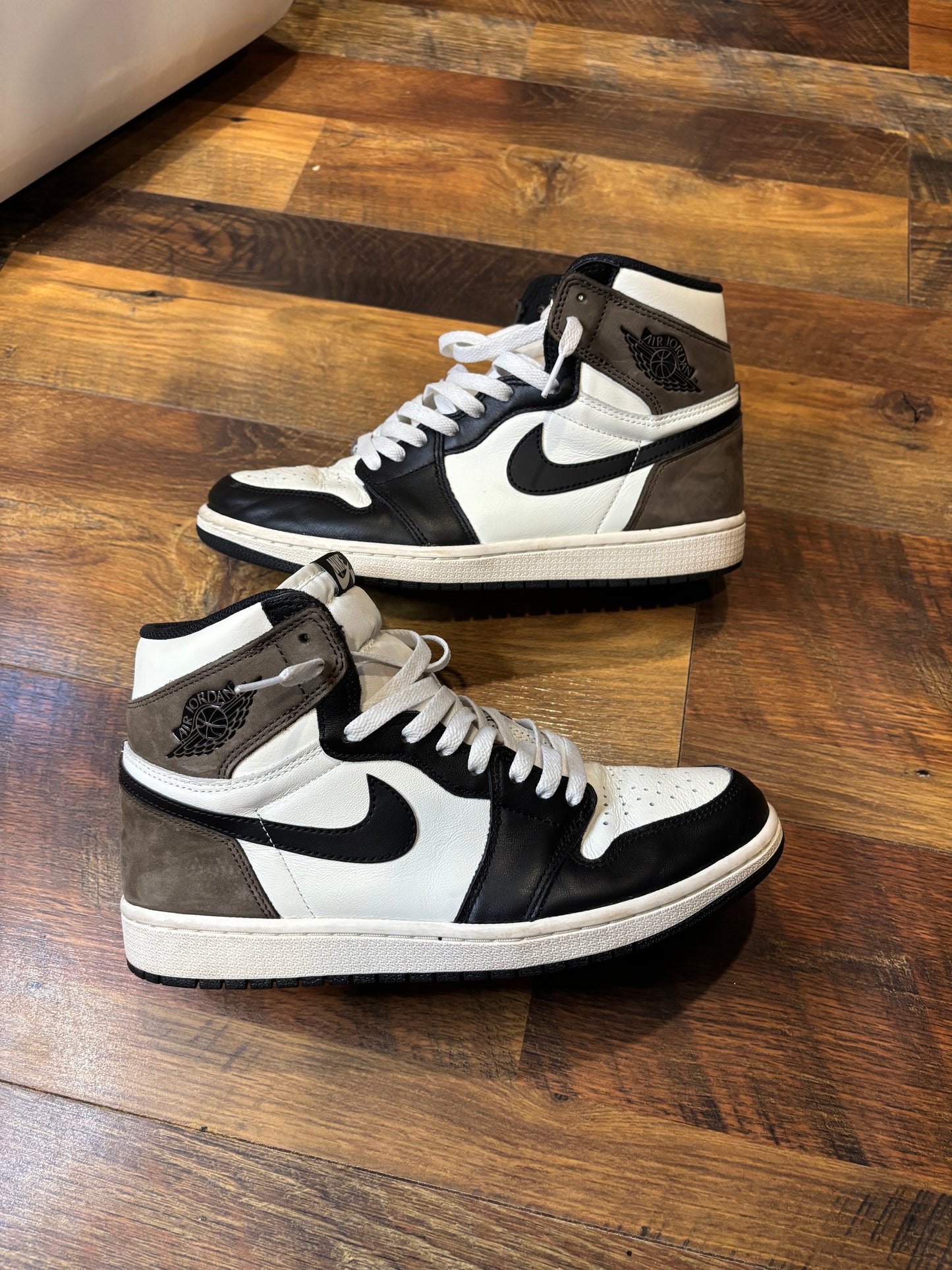 Jordan Retro 1 Mocha (Size 9 Mens)