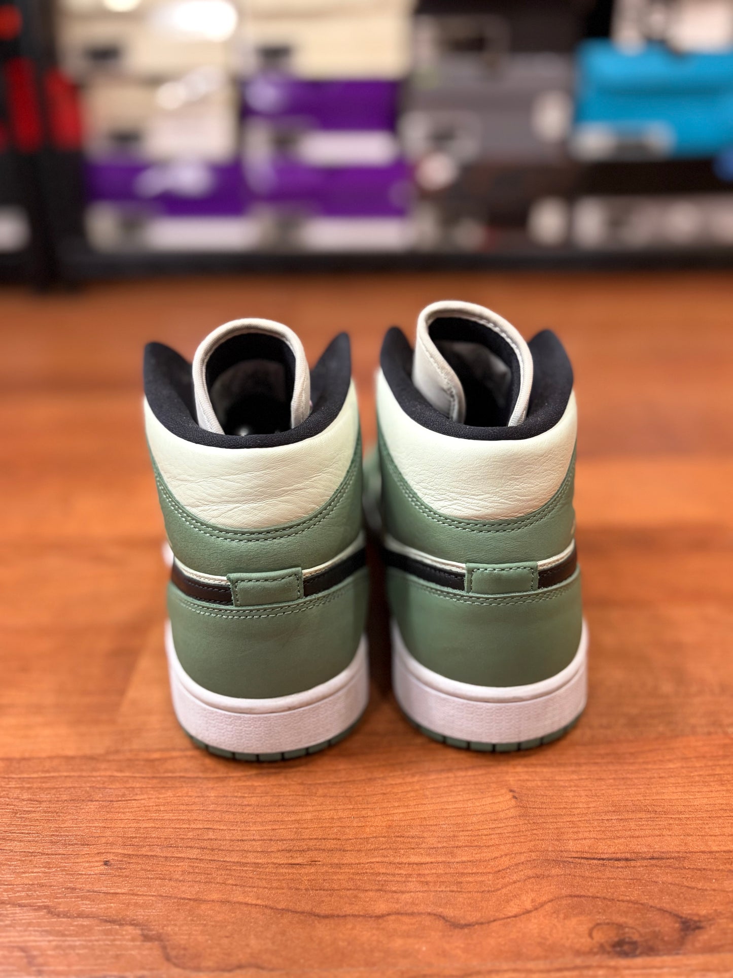Jordan 1 Mid Dutch Green (Size 11W / 9.5M)