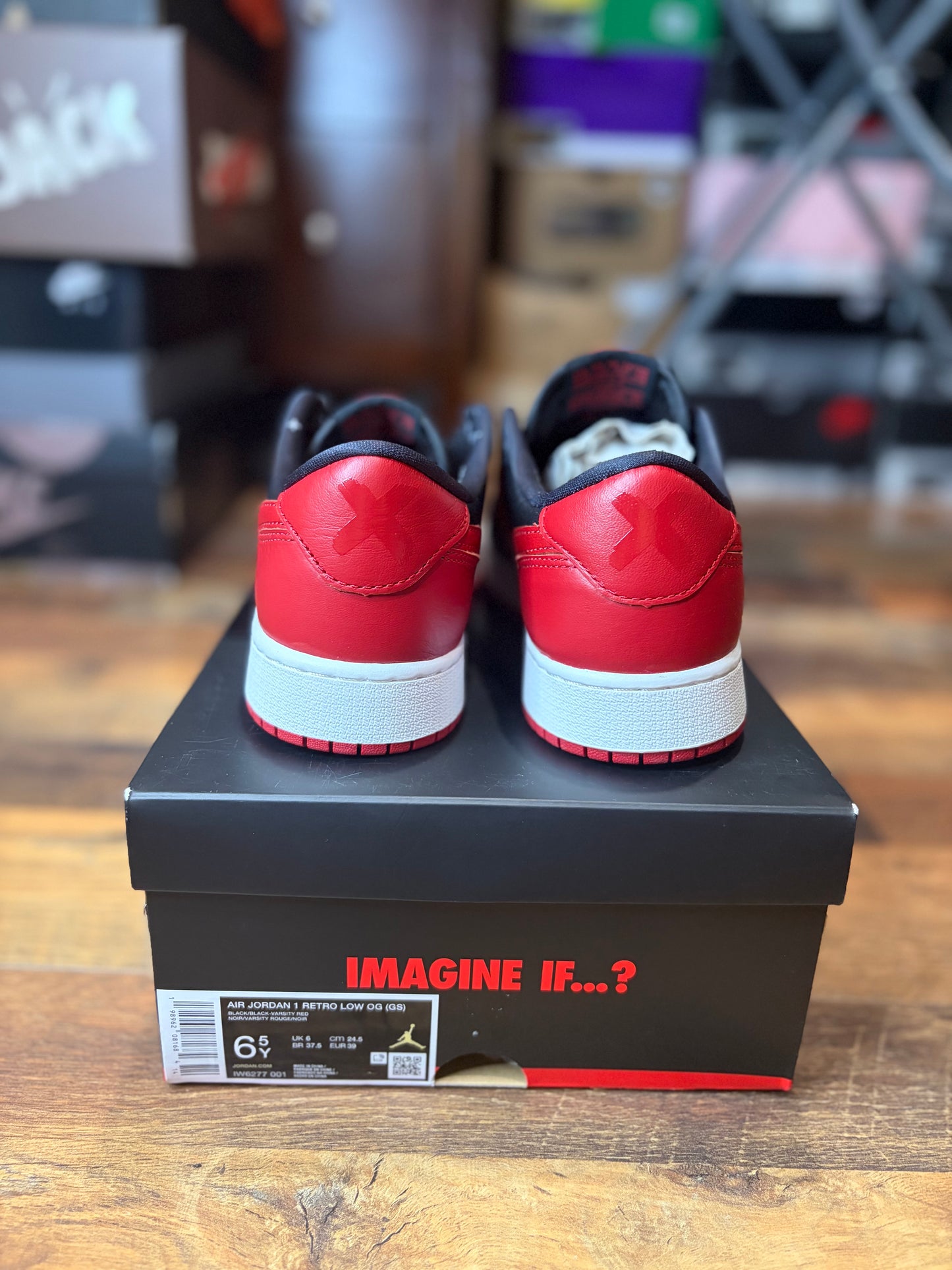 Jordan Retro 1 Low Banned (Brand New - 6.5Y)