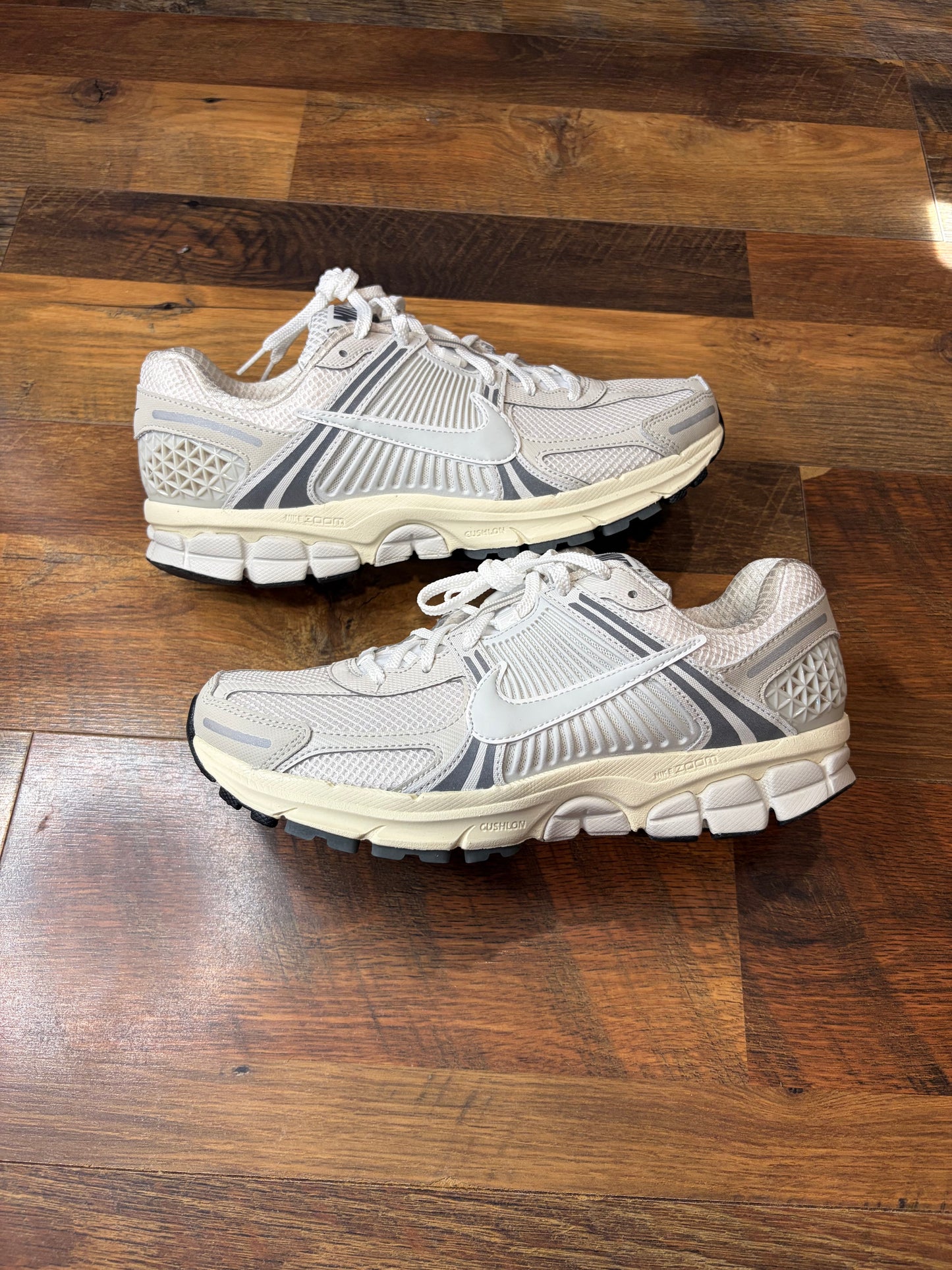 Nike Vomero 5 Platinum Tint (Brand New/No Box Lid - 9.5M)