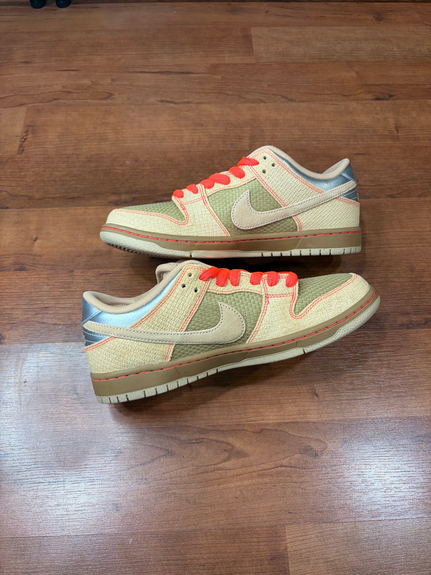 Nike Dunk Low Som Tum (Brand New - 8.5M)