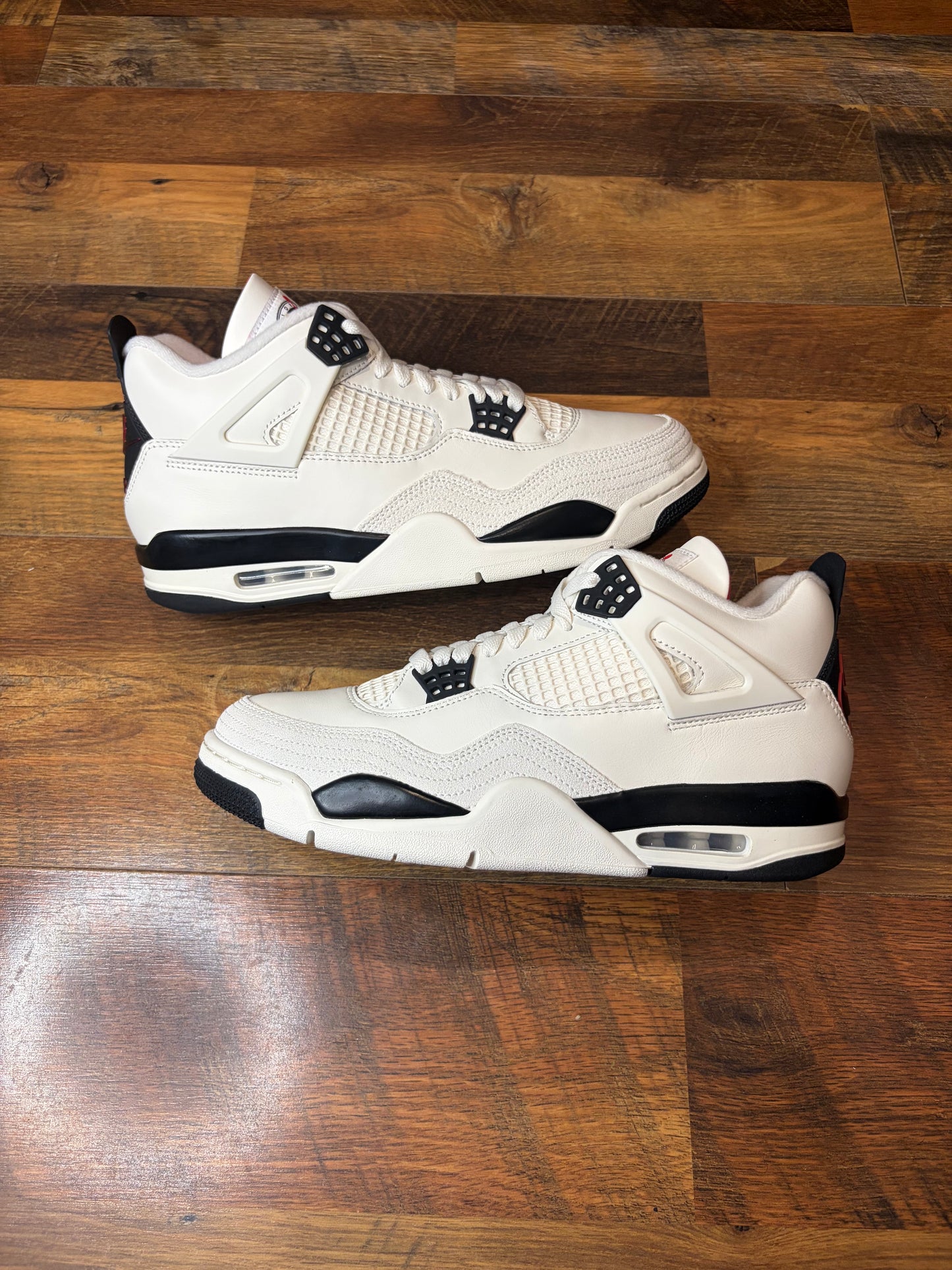 Jordan Retro 4 Flight Club (Brand New - Mens Sizes)