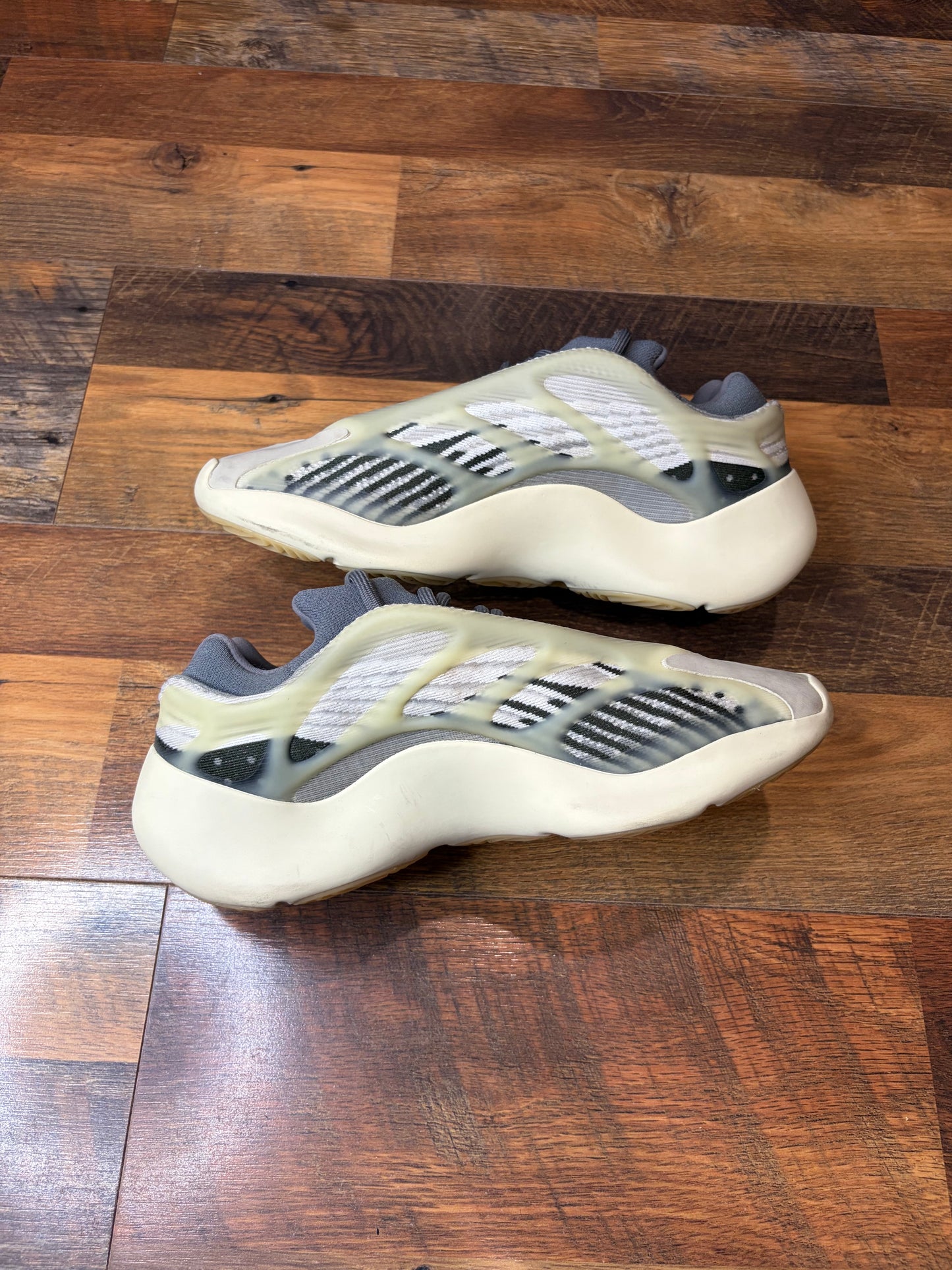 Adidas Yeezy 700 v3 Fade Salt (Size 9 Mens)