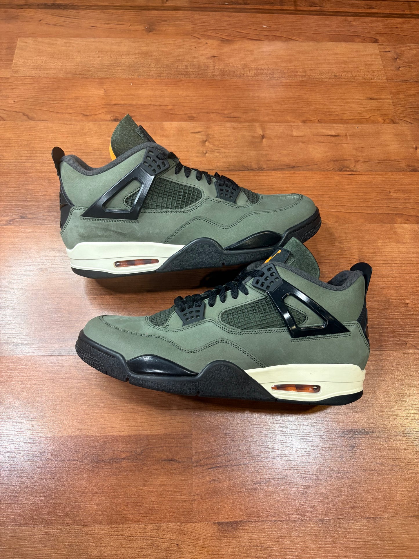 Jordan Retro 4 Undefeated (Size 13 Mens)