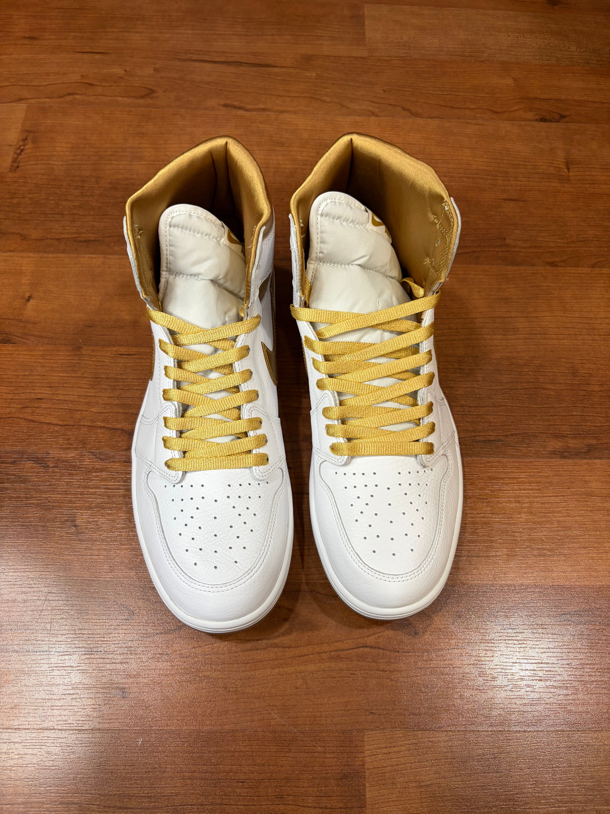 AJ1 Retro Metallic Gold (DS - Size 13W/11.5M)