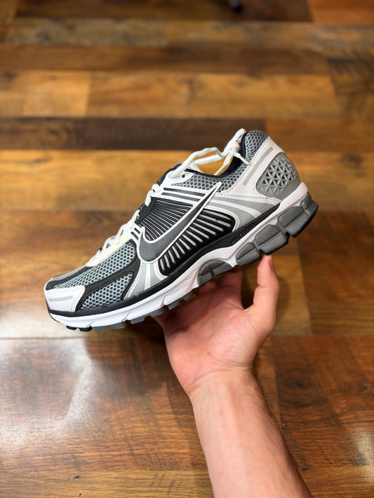 Nike Vomero 5 Dark Grey Black White (Brand New - Multiple Sizes)