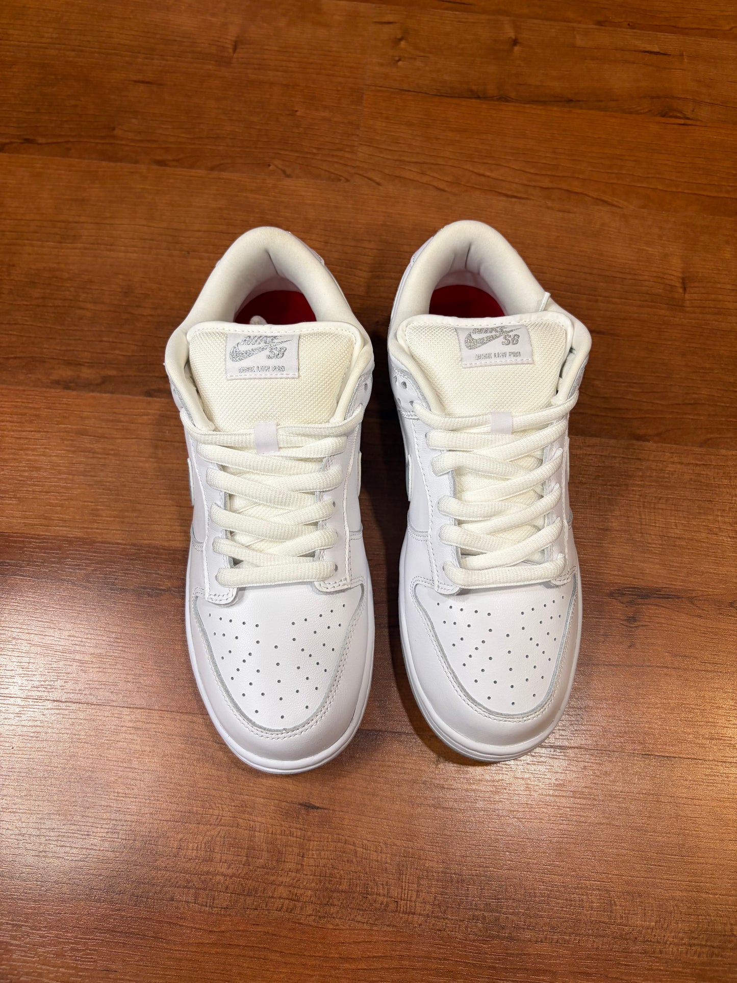 Nike Dunk Low SB Supreme White Metallic Silver (Brand New - 8.5M)