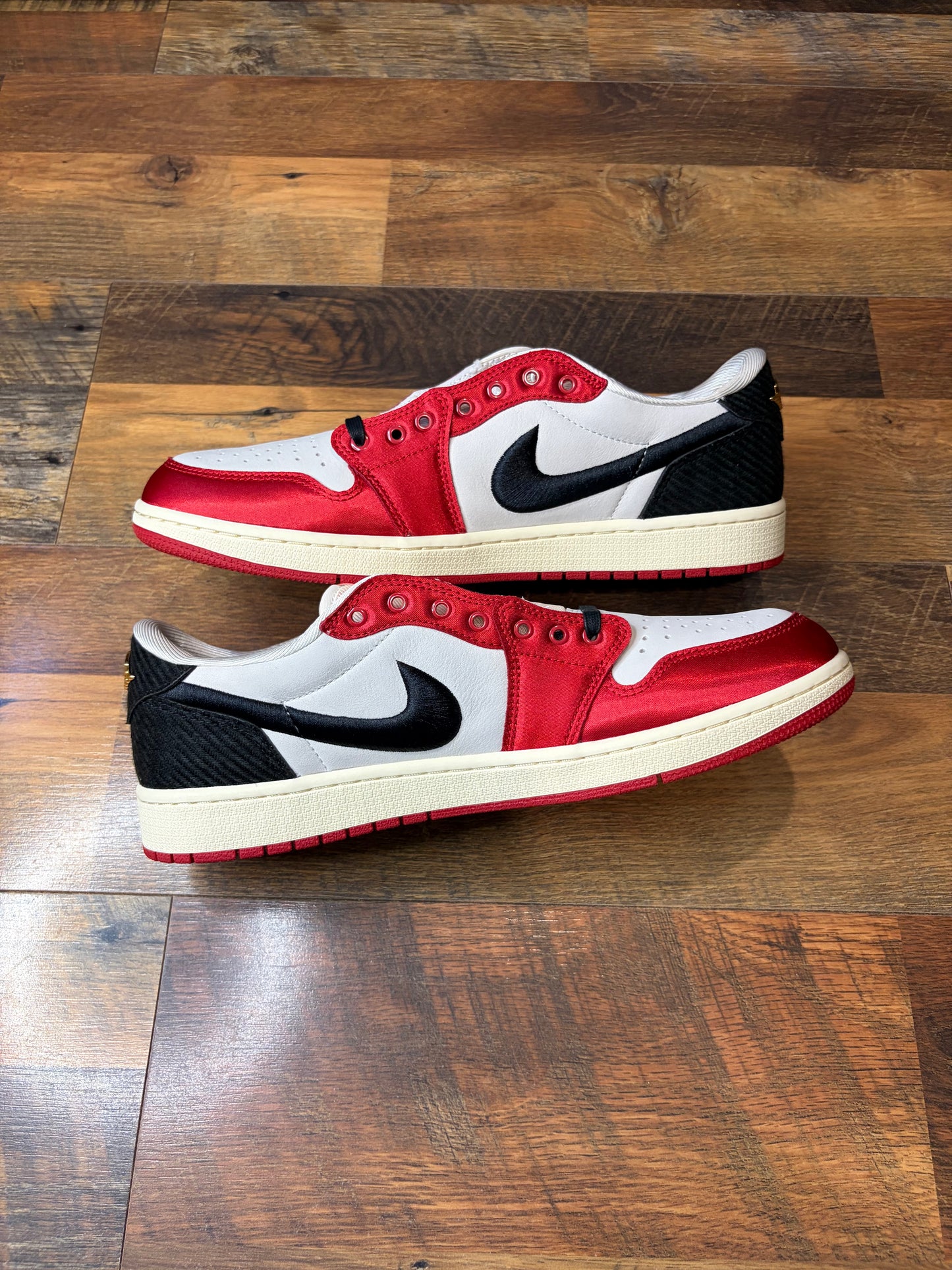 Jordan Retro 1 Low Trophy Room (Brand New - 12.5M)
