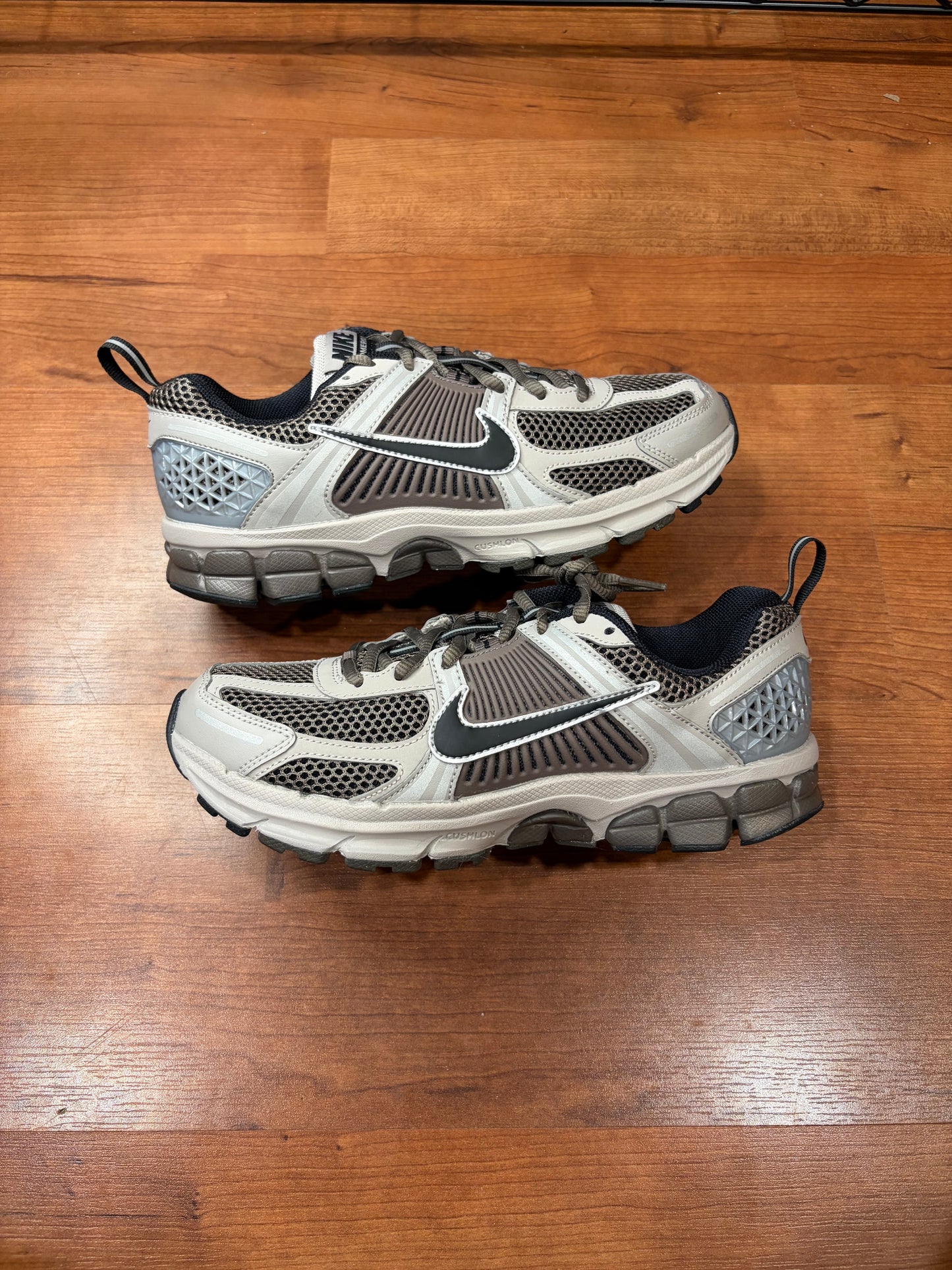 Nike Vomero 5 Cave Stone (Brand New - 6.5Y/8W)