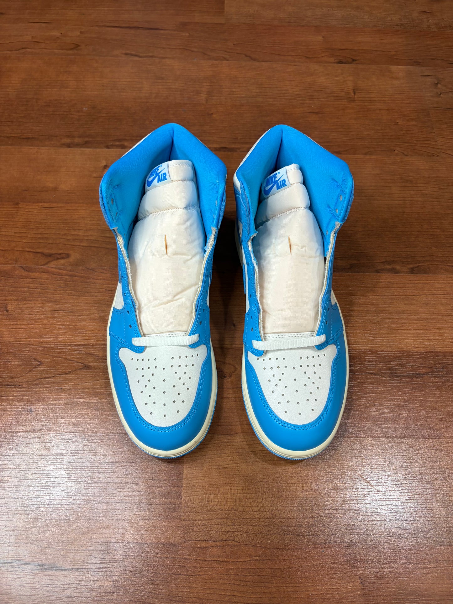 Jordan Retro 1 UNC Reimagined (Brand New - 10.5M)