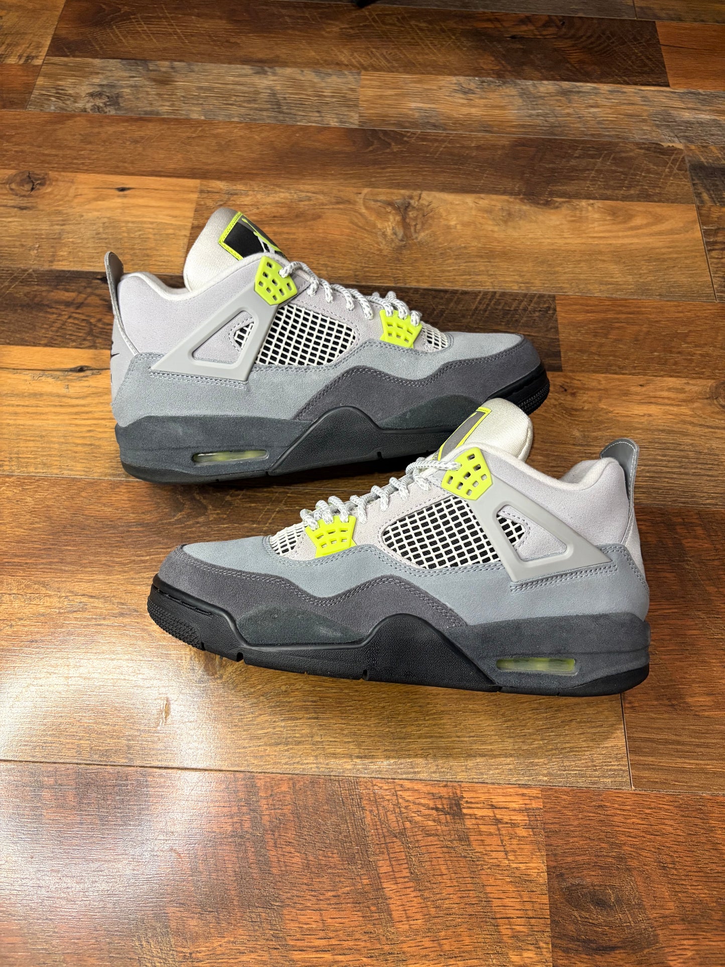 Jordan Retro 4 Neon (Size 9 Mens)