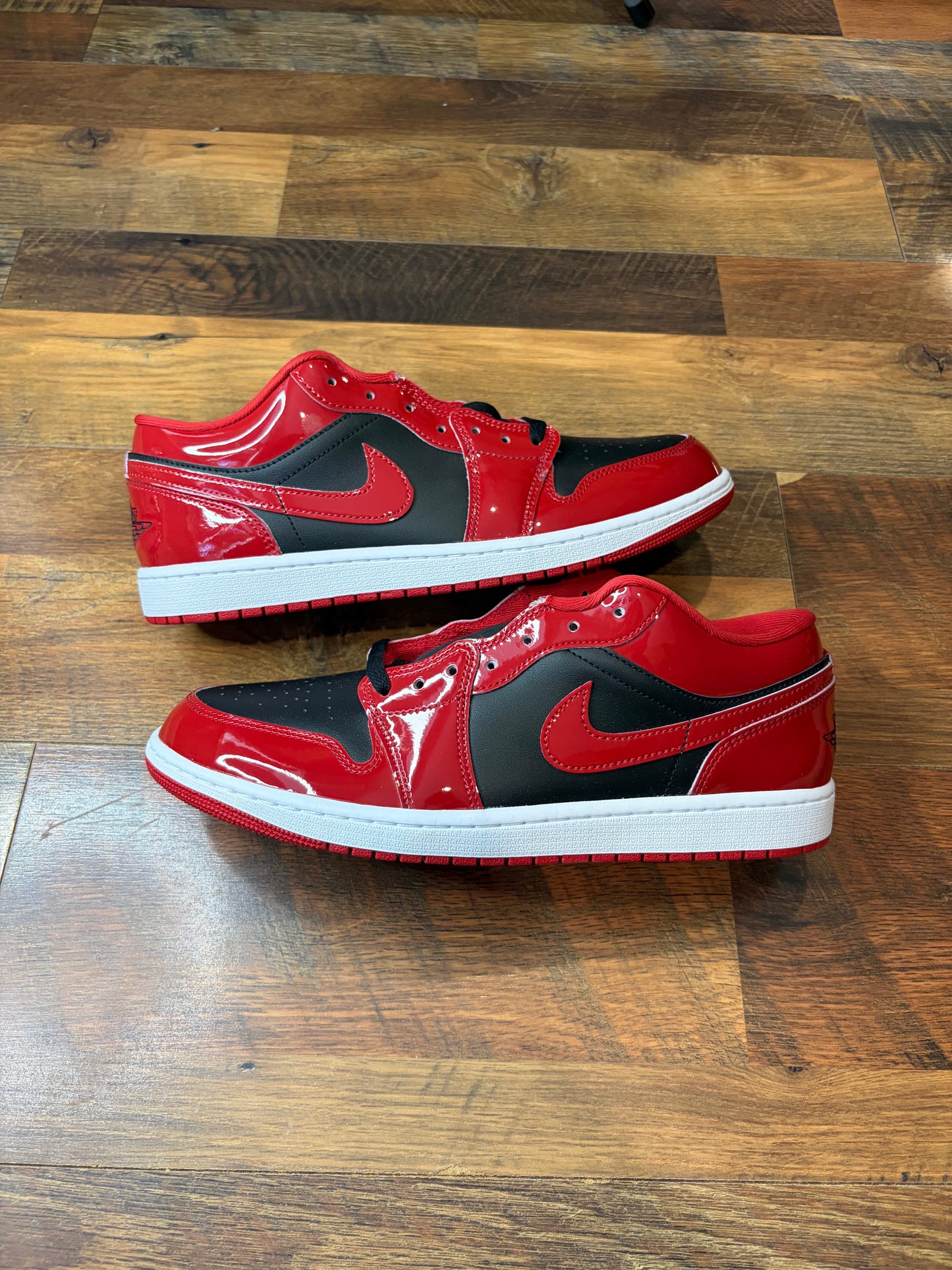 Air Jordan 1 Low Patent Varsity Red (Brand New - 11.5M)