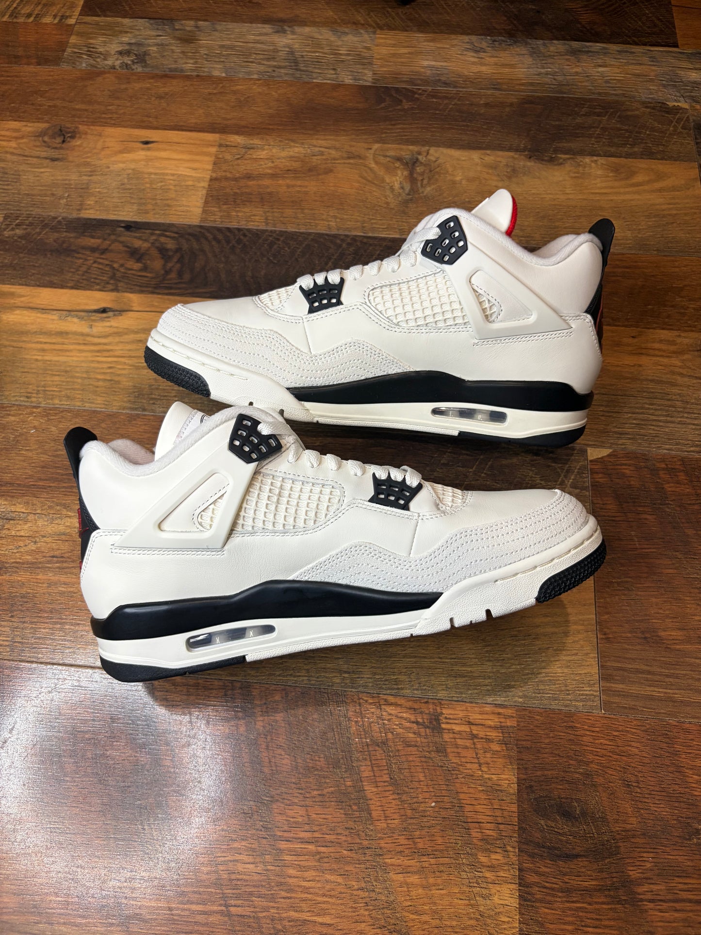 Jordan Retro 4 Flight Club (Brand New - Mens Sizes)