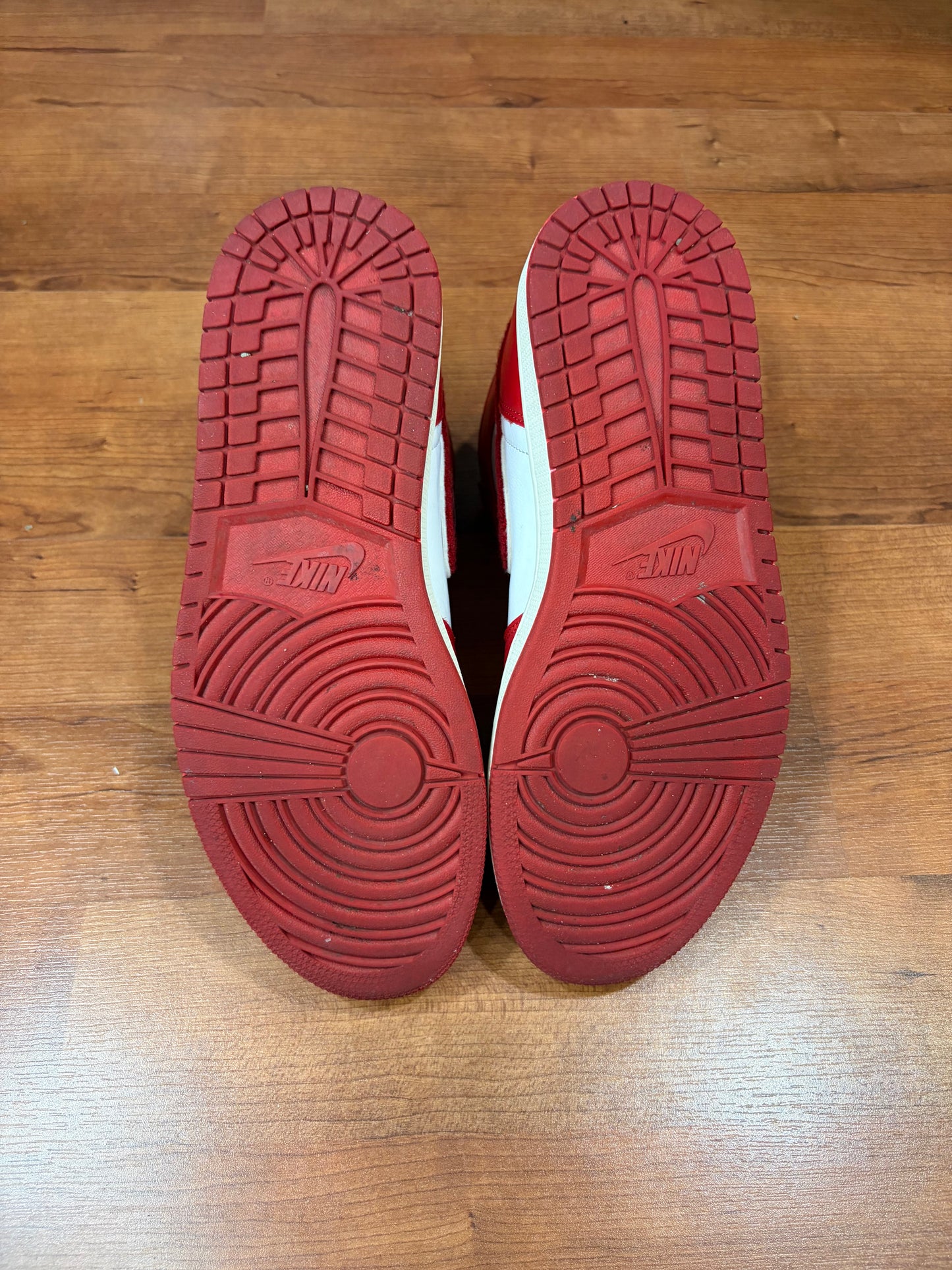 Jordan Retro 1 Varsity Red (Size 12W / 10.5M)