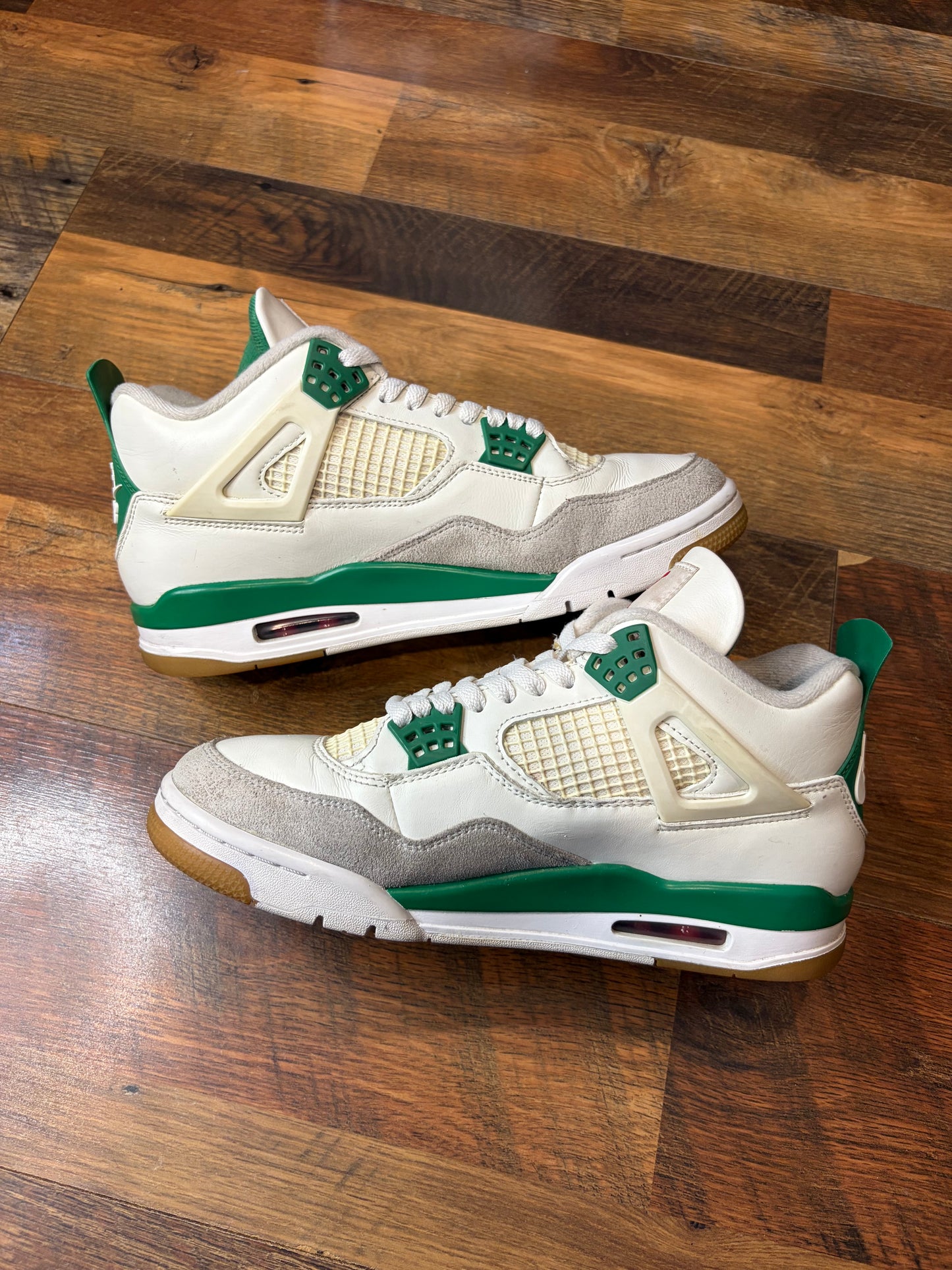 Jordan Retro 4 SB Pine Green (Size 8.5 Mens)