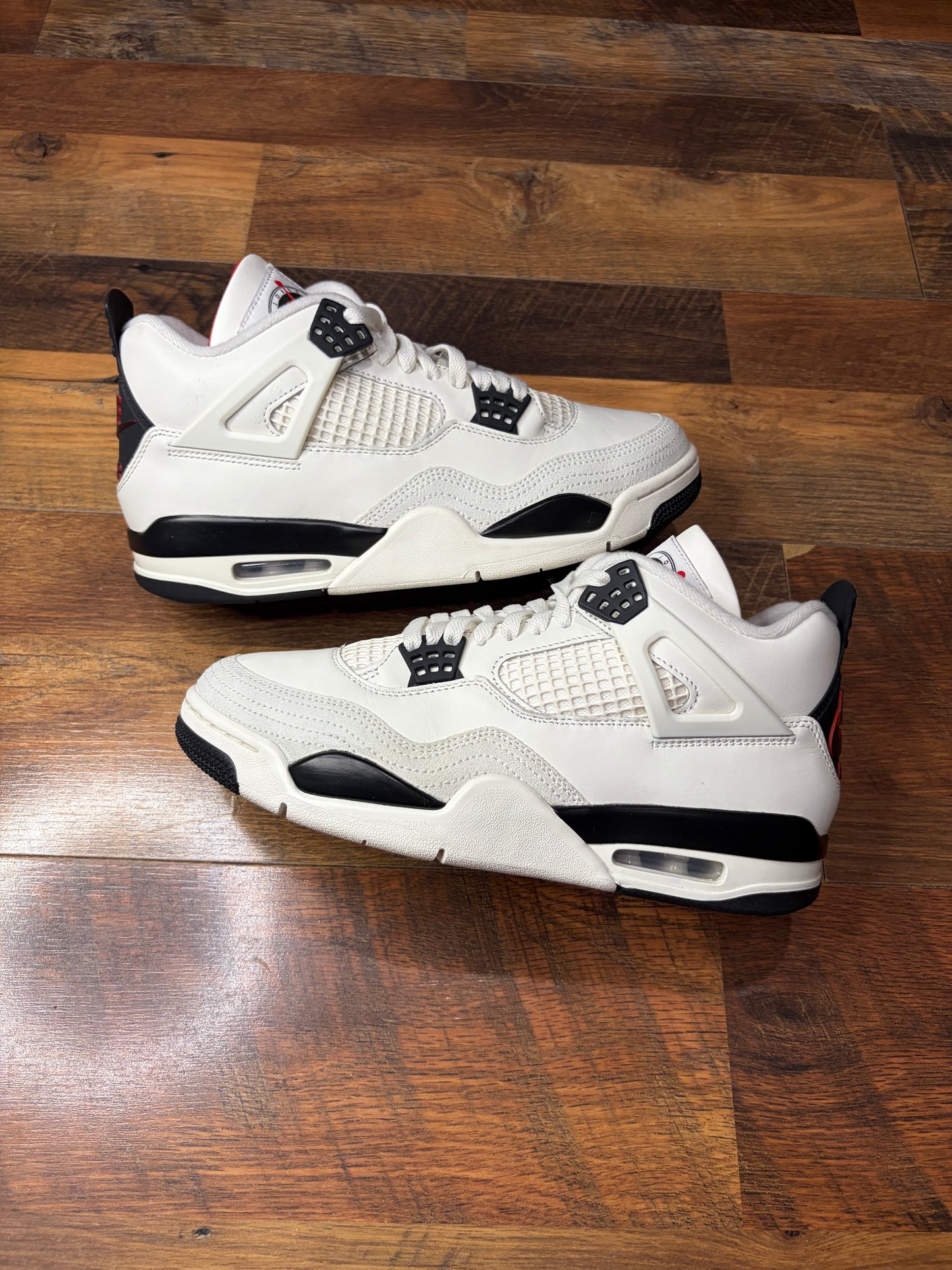 Jordan Retro 4 Flight Club (Size 9 Mens)