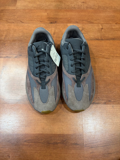 Adidas Yeezy 700 Mauve (Brand New - 10M)