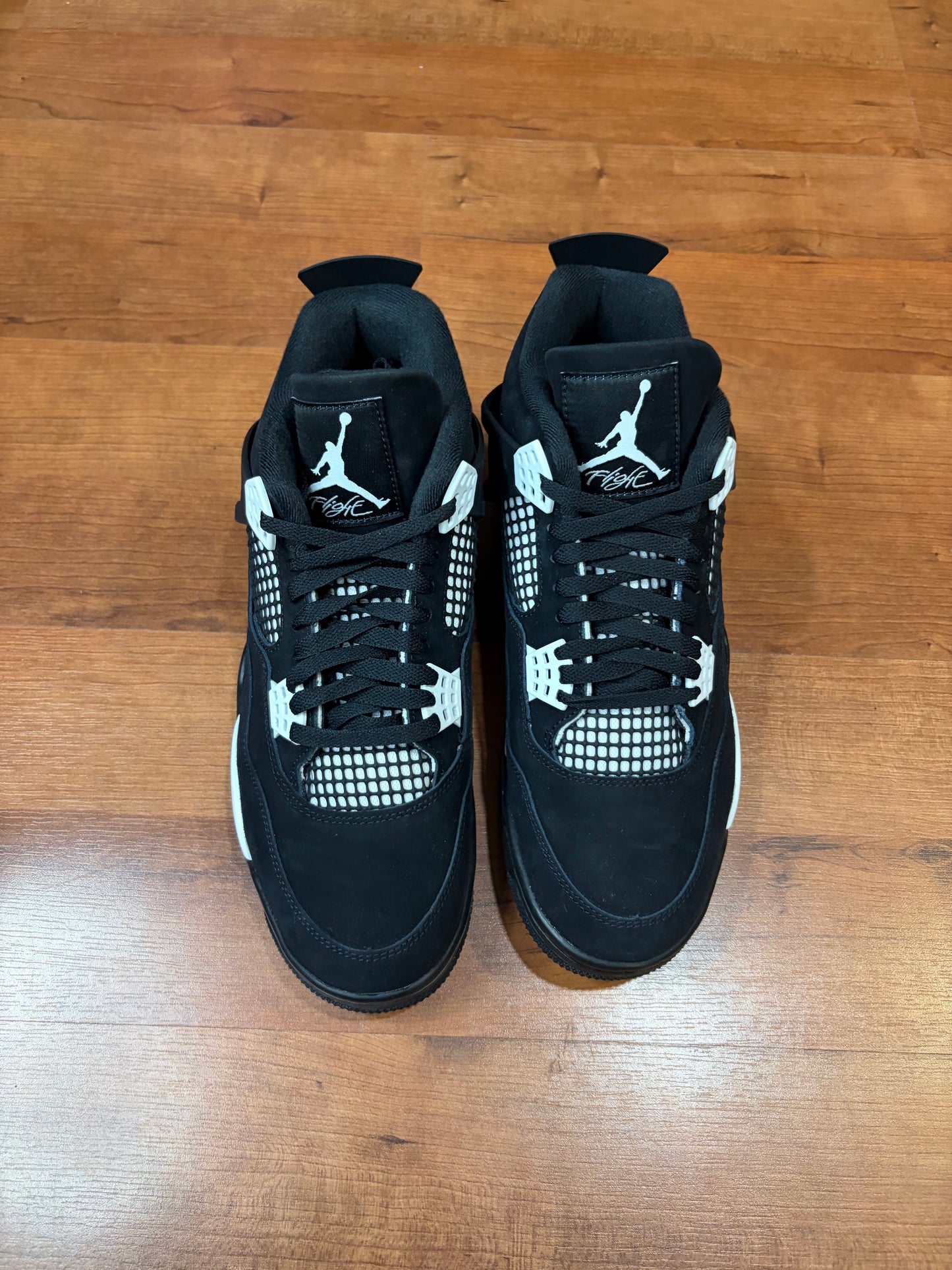 Jordan Retro 4 White Thunder (Brand New - 11M)