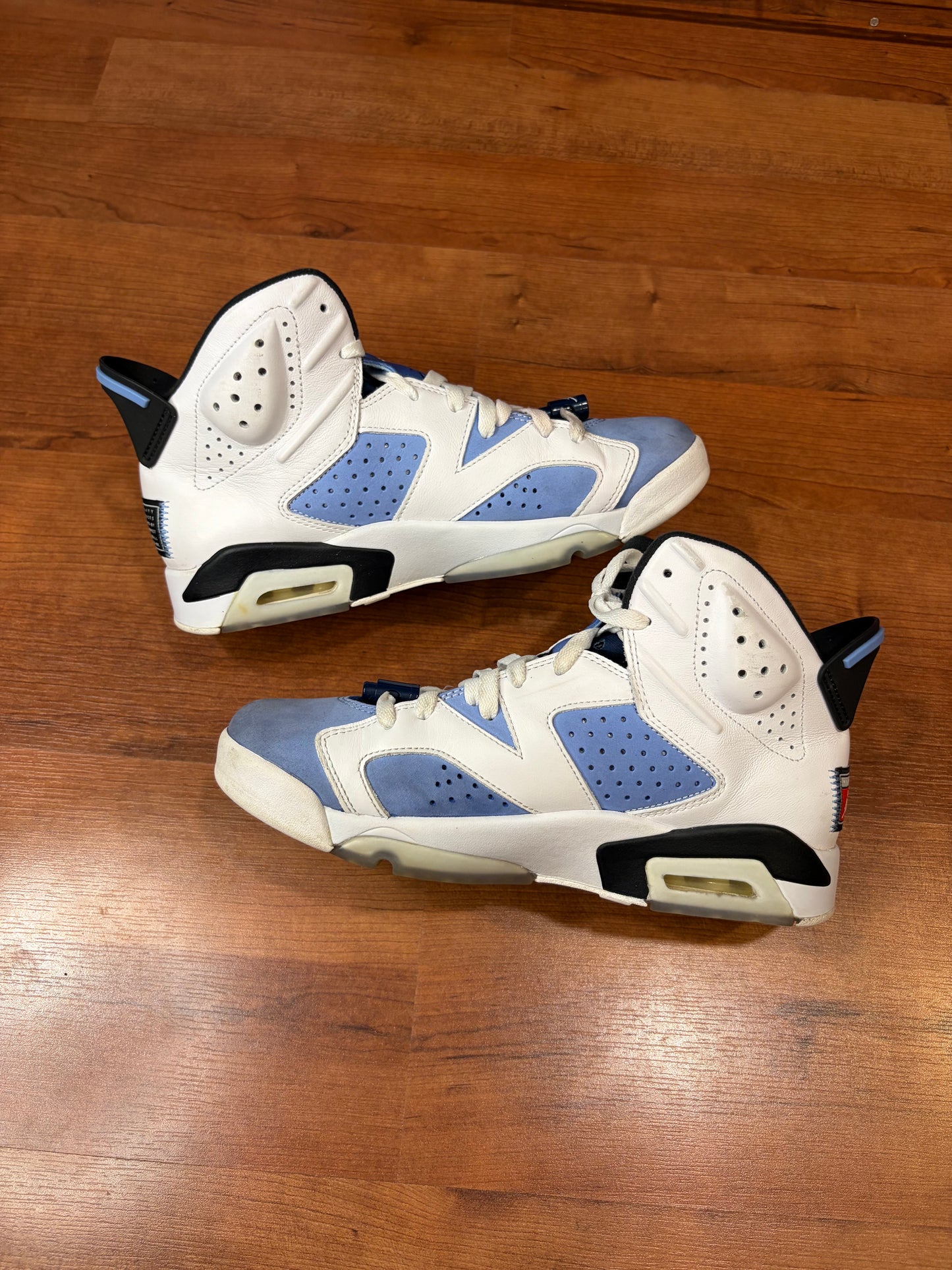 Jordan Retro 6 UNC (Size 8.5 Mens)