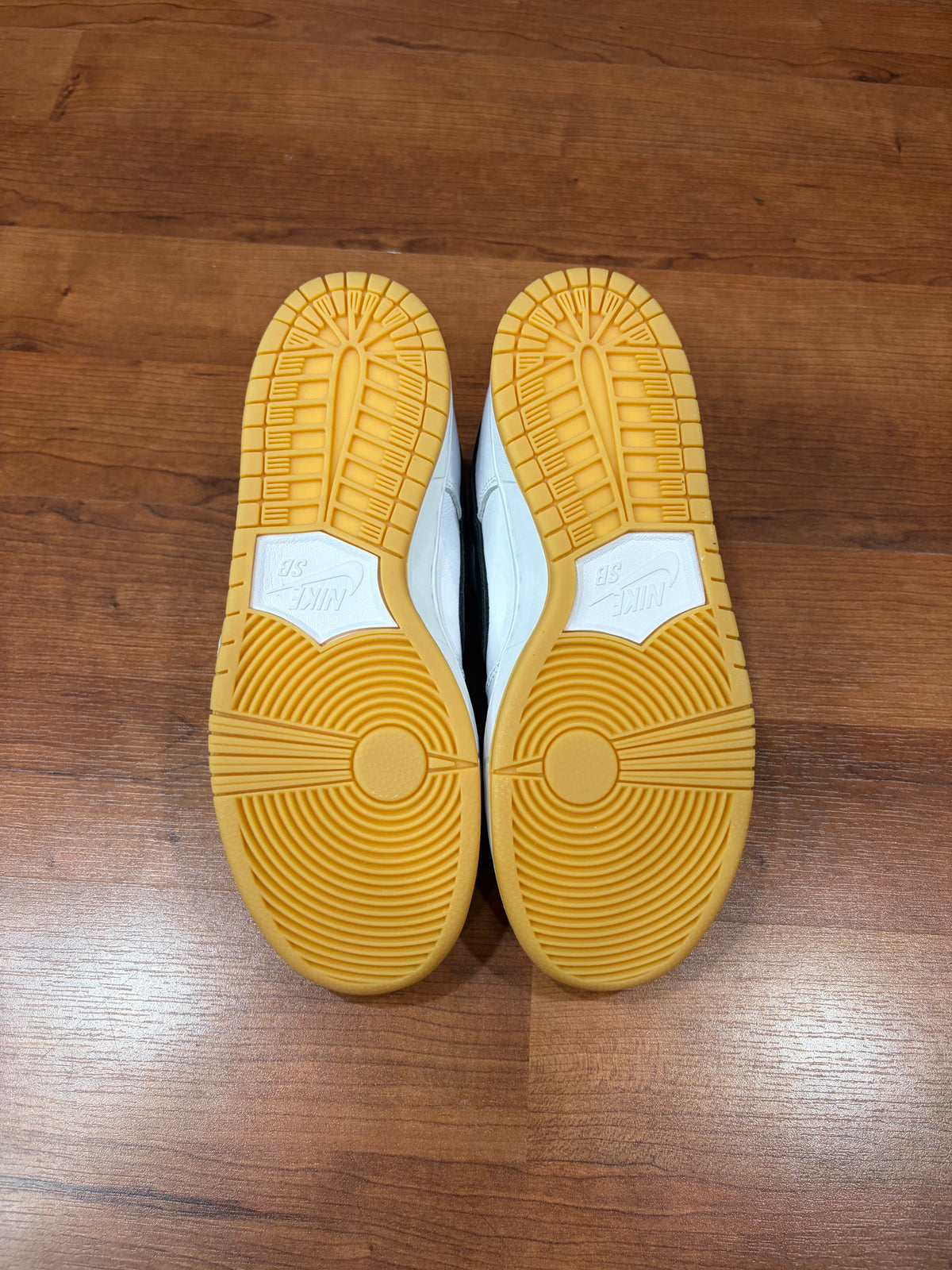 Dunk Low SB White Gum (DS - Size 7.5M)