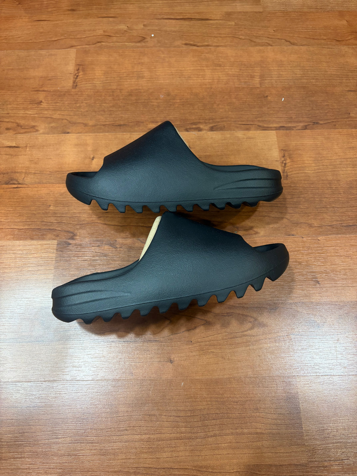 YS-01 Slide Black (DS - Size 9M)