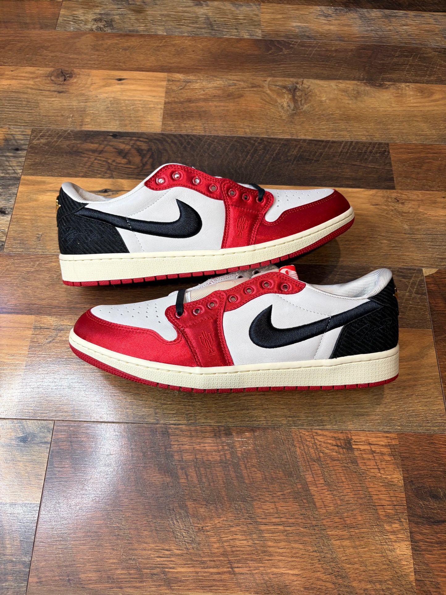 Jordan Retro 1 Low Trophy Room (Brand New - 12.5M)