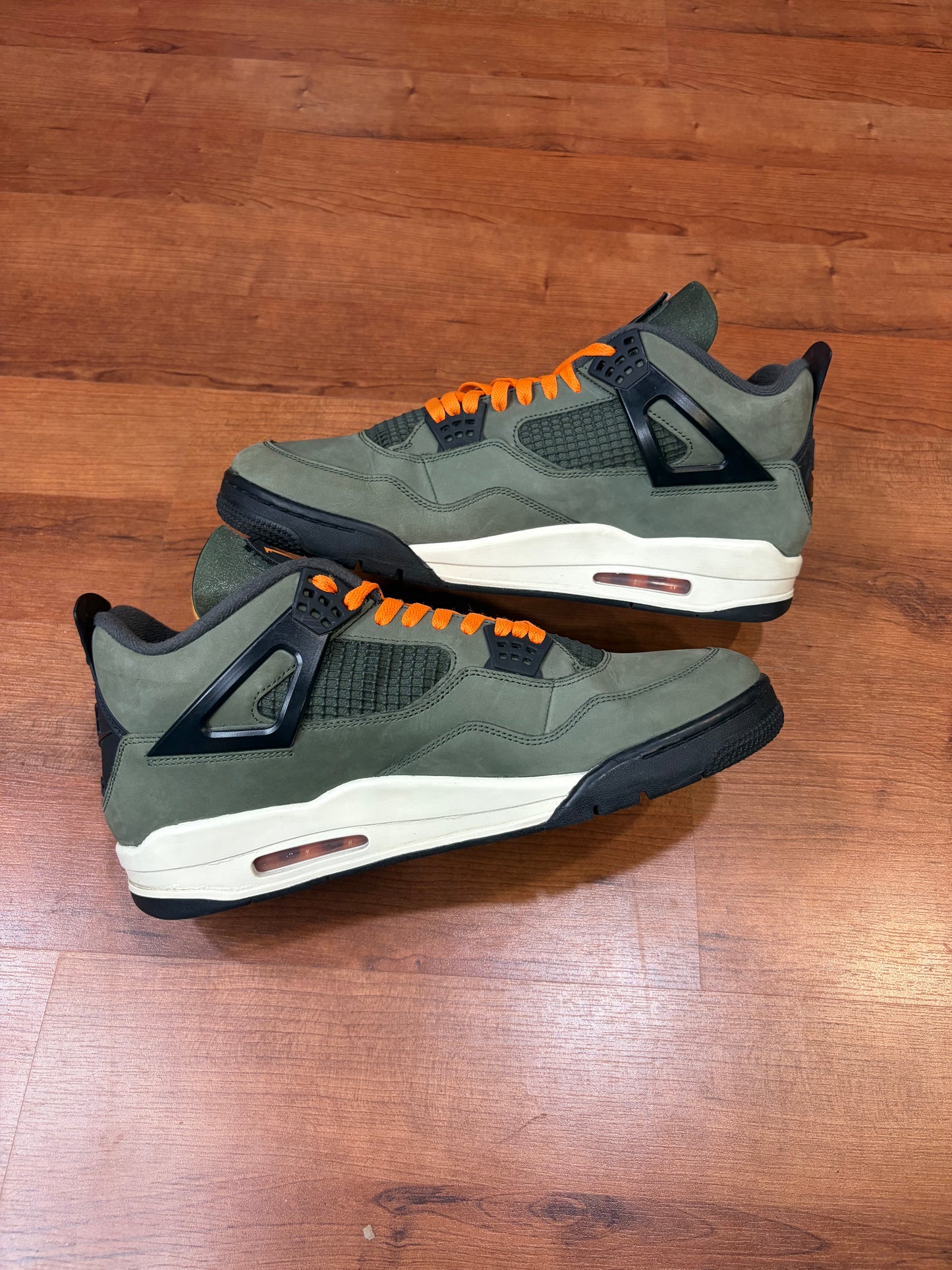 Jordan Retro 4 Undefeated (Size 13 Mens)