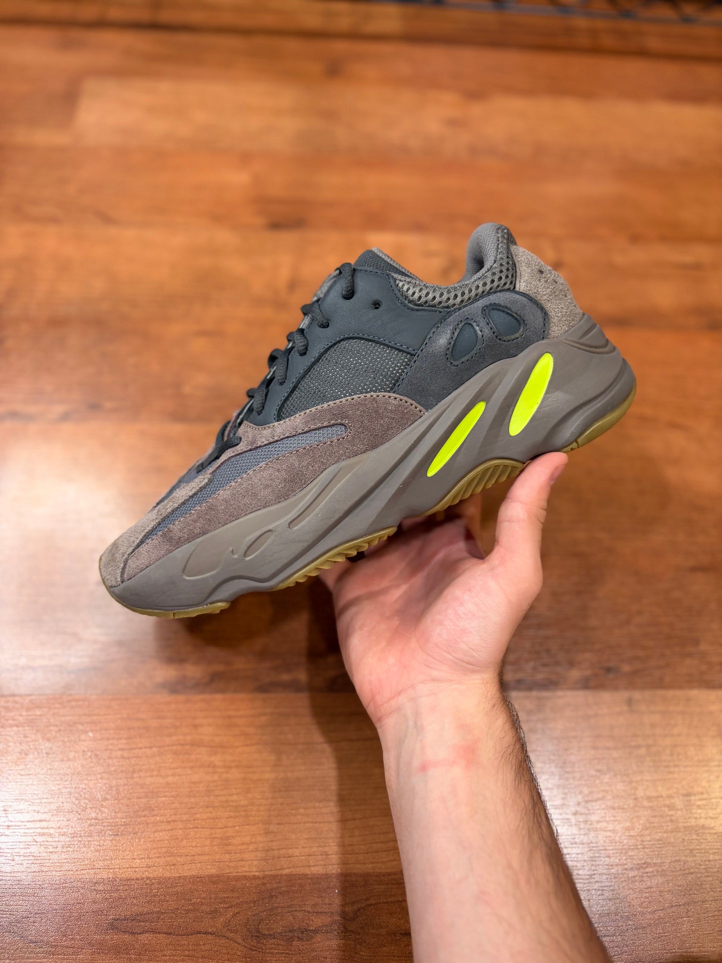 Adidas Yeezy 700 Mauve (Brand New - 10M)