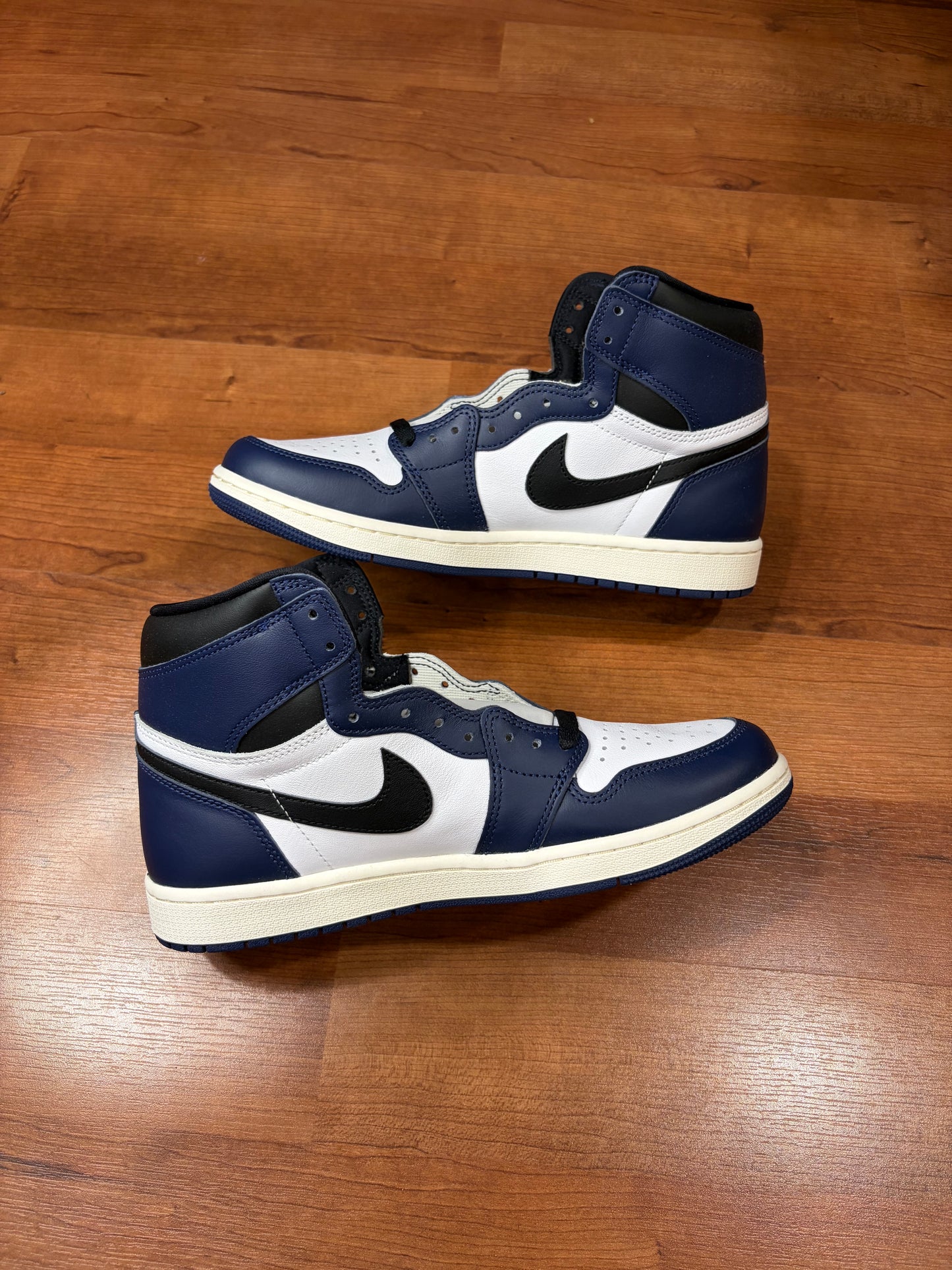 Jordan Retro 1 Midnight Navy (Brand New - Mens Sizes)