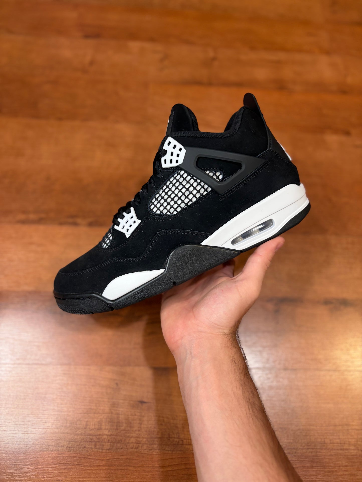 Jordan Retro 4 White Thunder (Brand New - 11M)