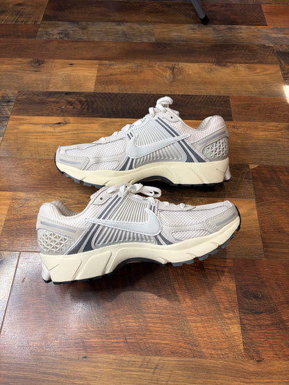 Nike Vomero 5 Platinum Tint (Brand New/No Box Lid - 9.5M)