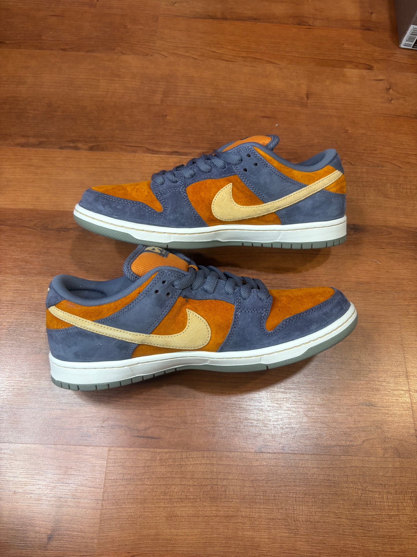 Nike Dunk Low SB Light Carbon Monarch (Brand New - 11M)
