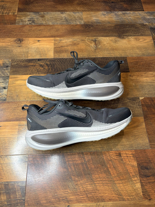 Nike Vomero 18 Medium Ash Grey (Size 12 Mens)