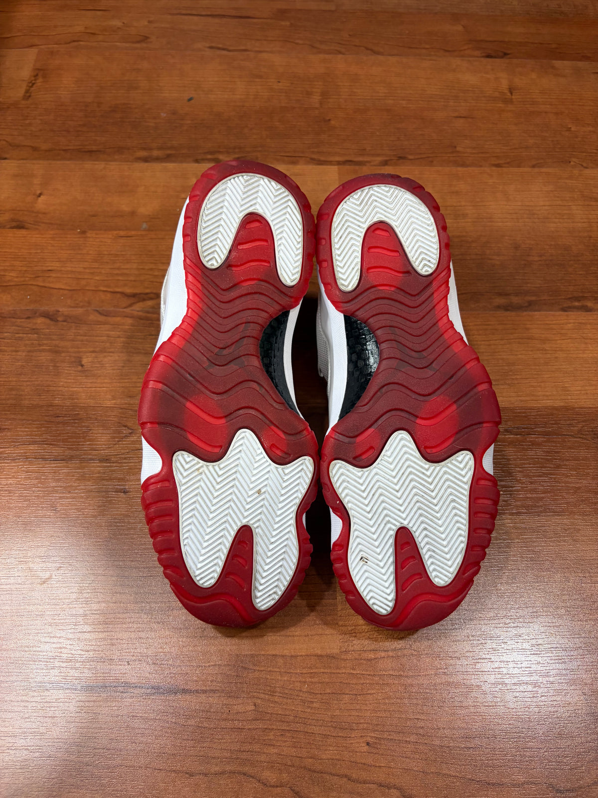 AJ11 Retro White Red Cherry (Size 10 Mens)