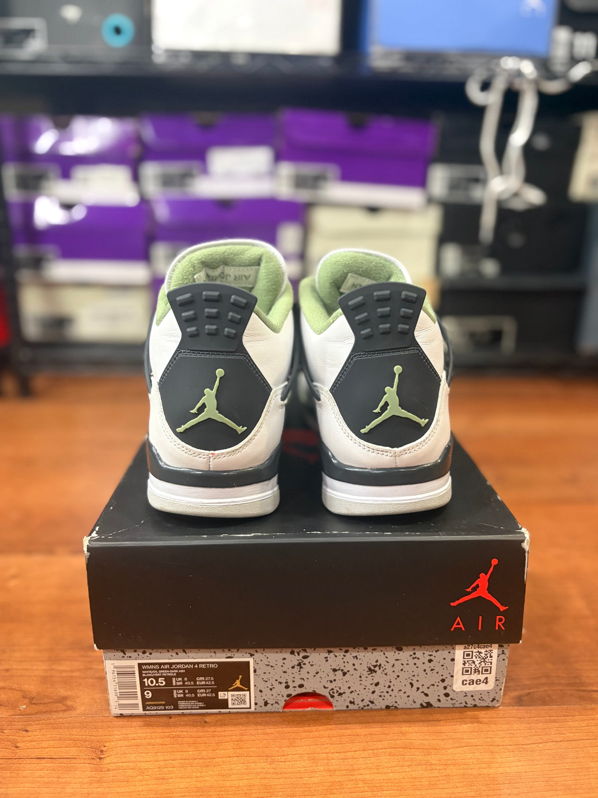 AJ4 Retro Seafoam (Size 10.5W / 9M)