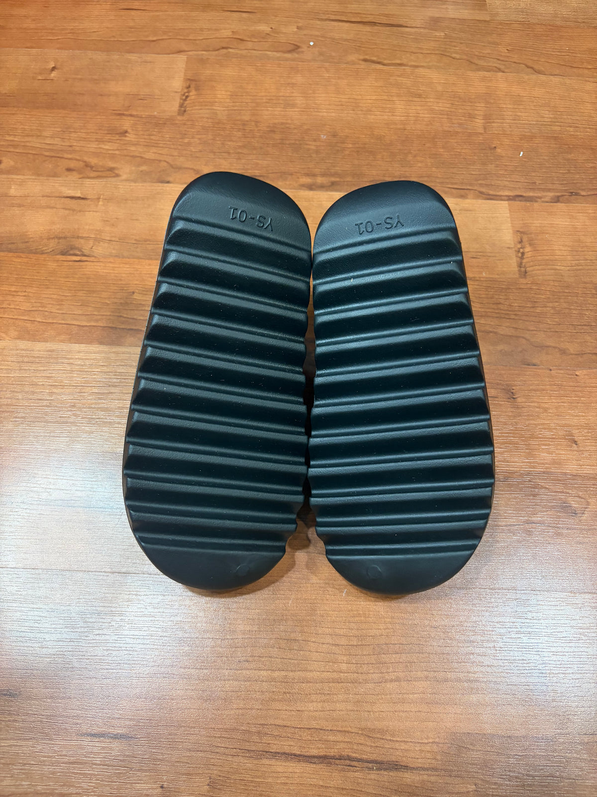 YS-01 Slide Black (DS - Size 9M)