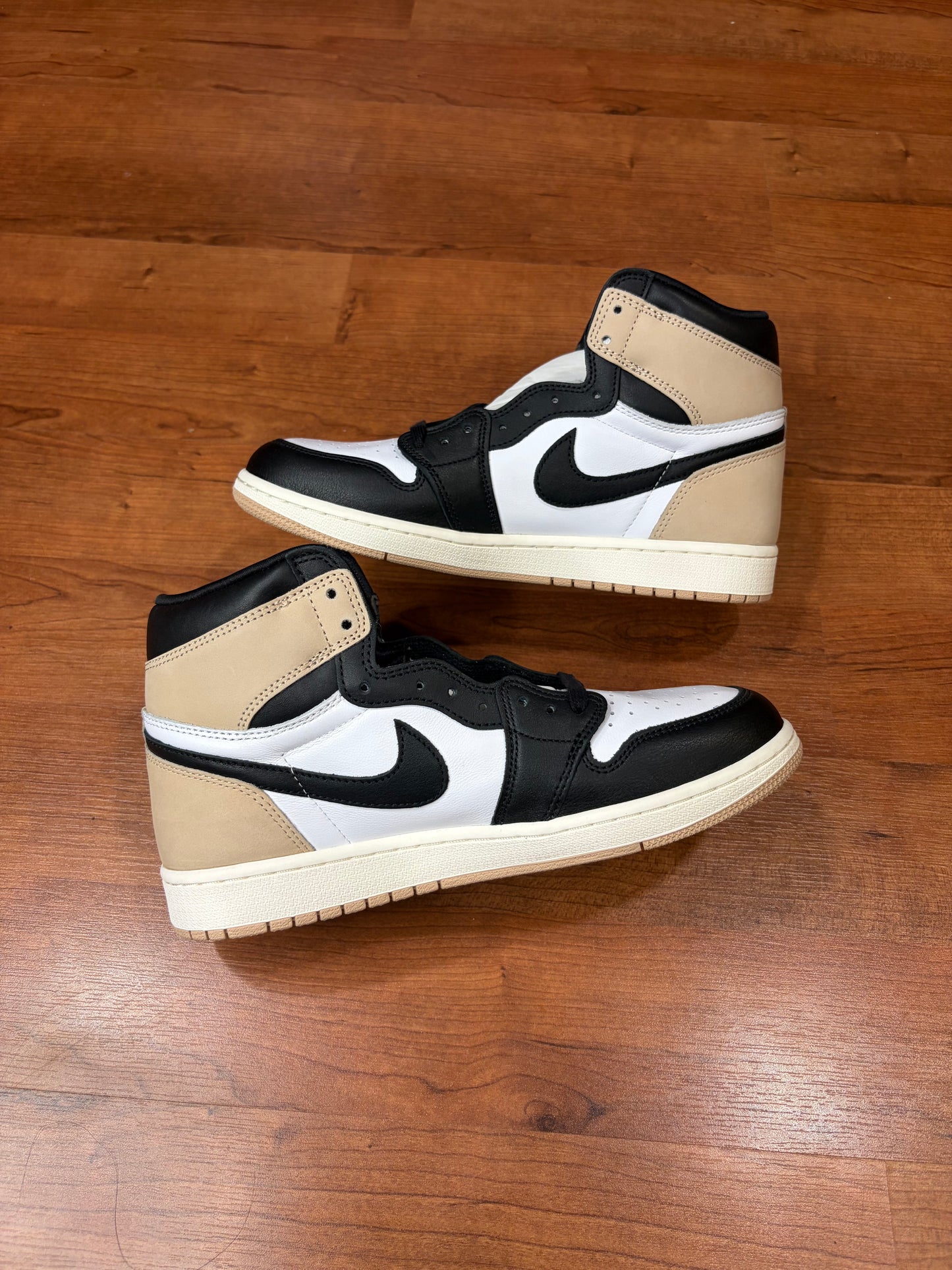 Jordan Retro 1 Latte (Brand New - 10W/8.5M)