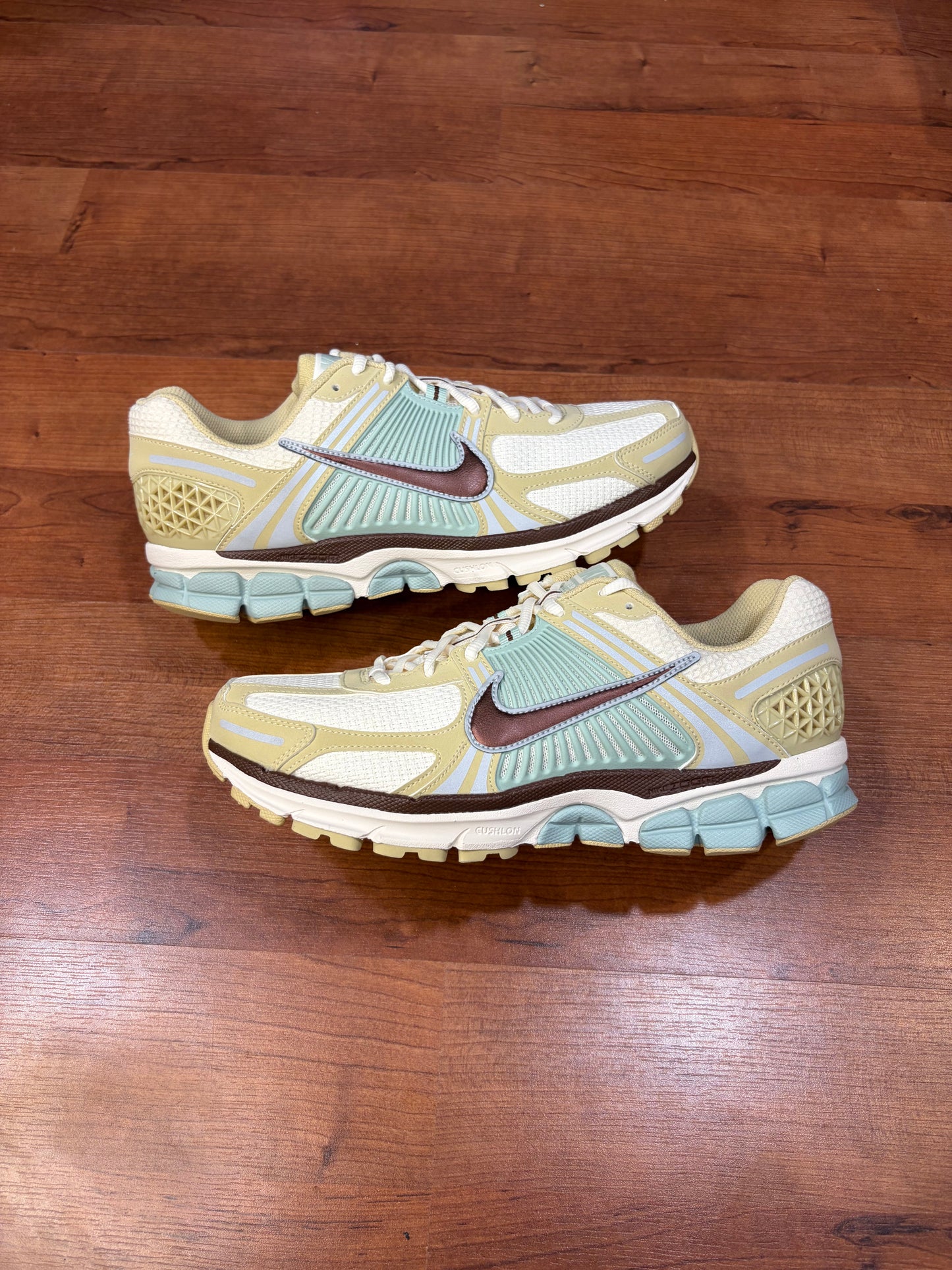 Nike Vomero 5 Team Gold Seafoam (Brand New / No Box - 9.5M)