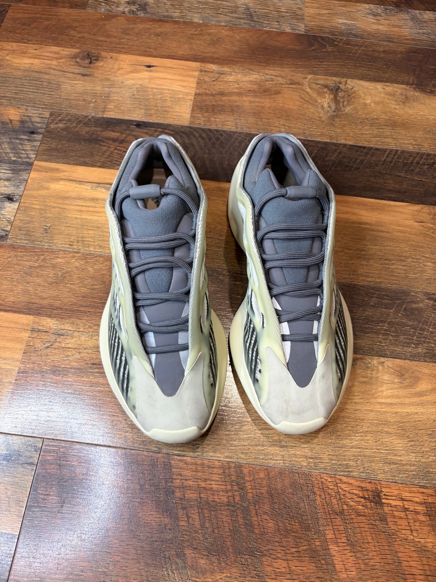Adidas Yeezy 700 v3 Fade Salt (Size 9 Mens)