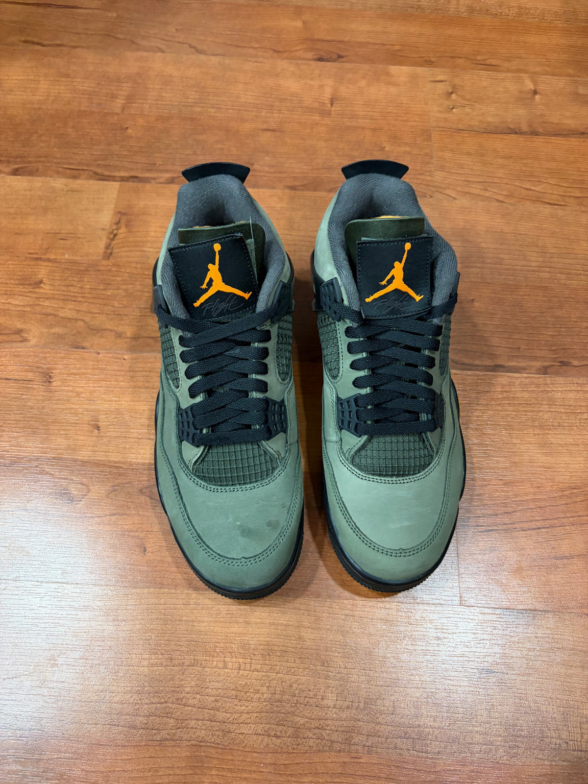 Jordan Retro 4 Undefeated (Size 8.5 Mens)