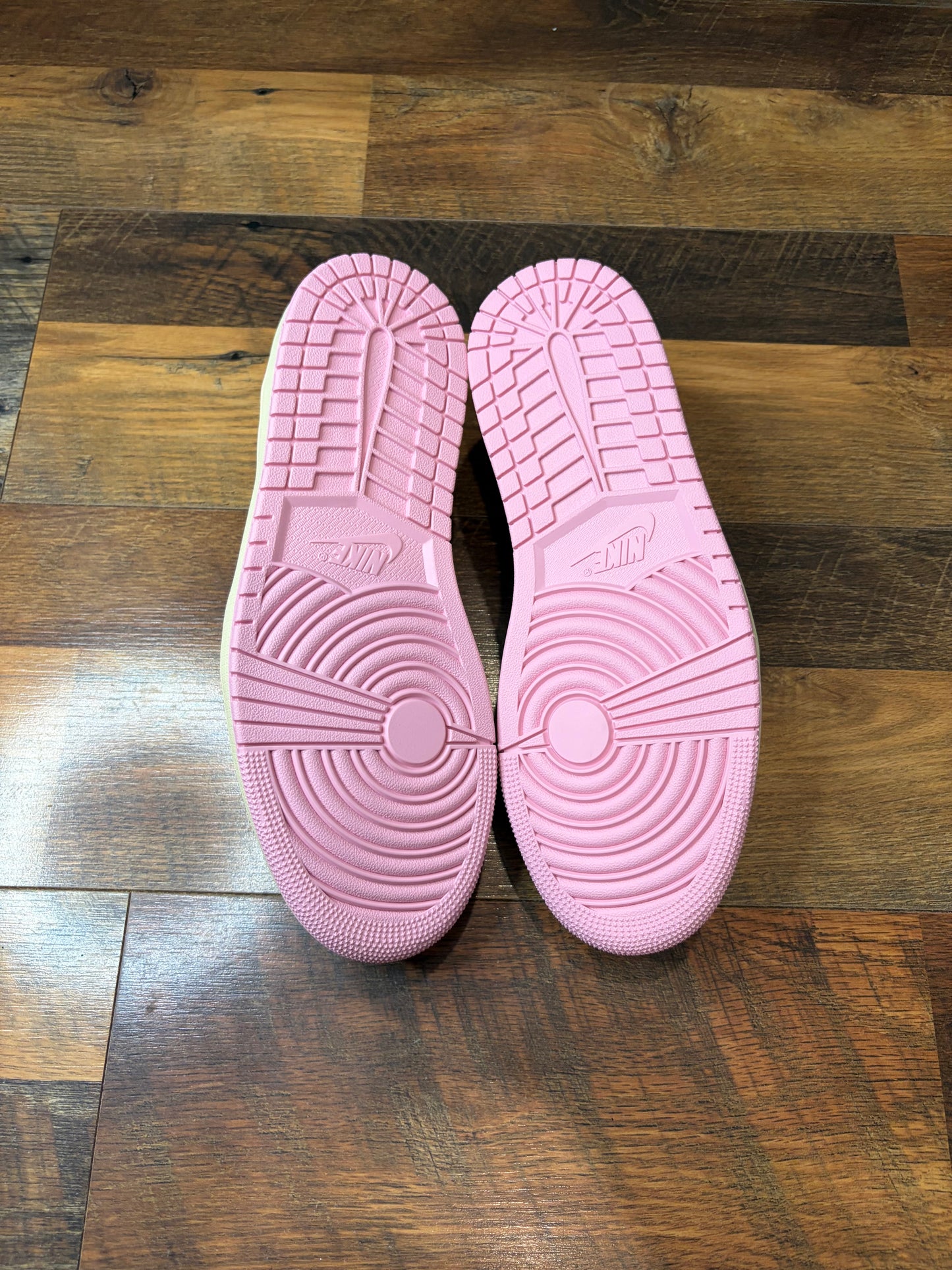 Jordan Retro 1 Low Travis Scott Tropical Pink (Brand New - 9.5M)