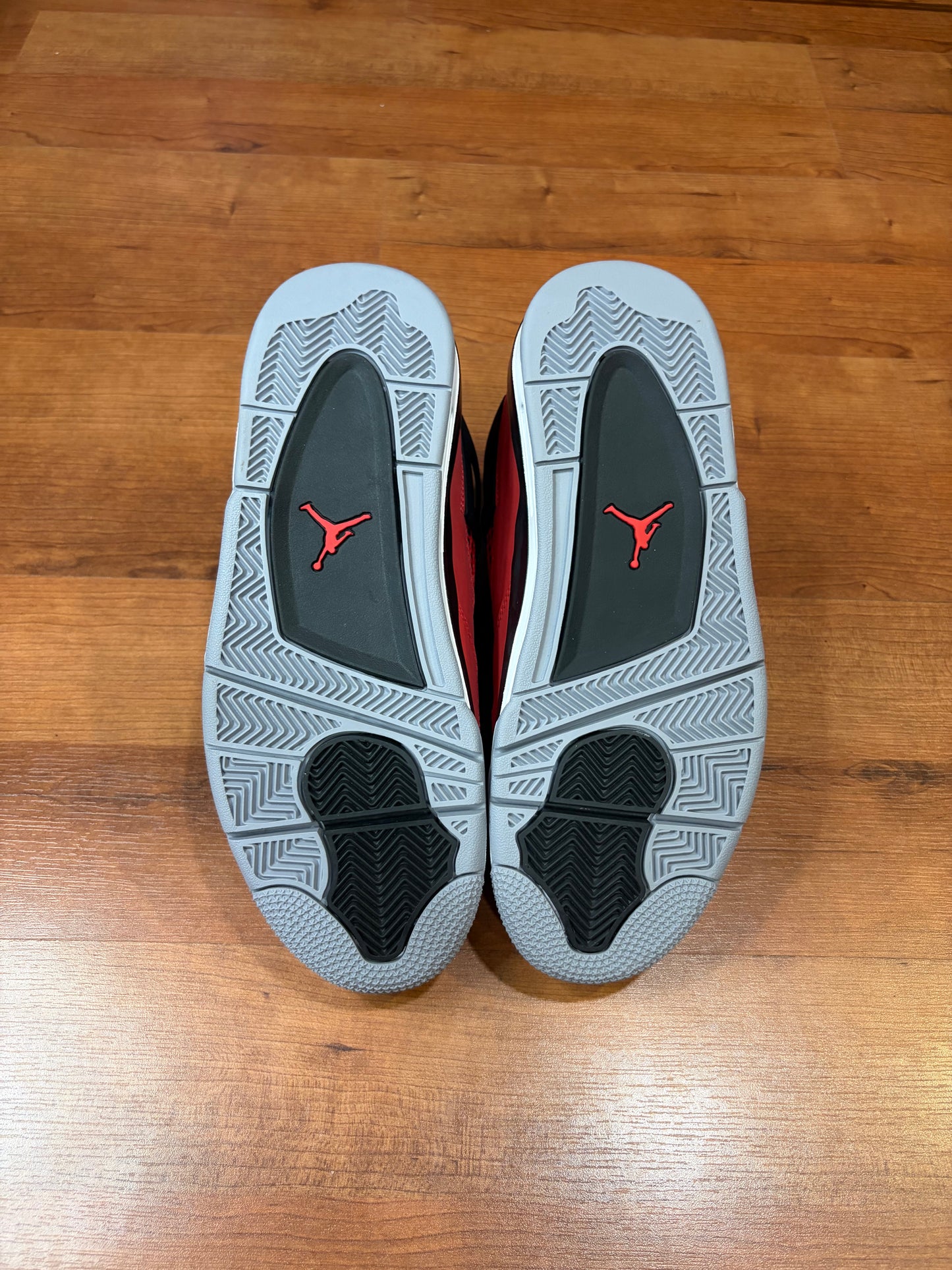 Jordan Retro 4 Toro Bravo (Brand New - 9.5M)