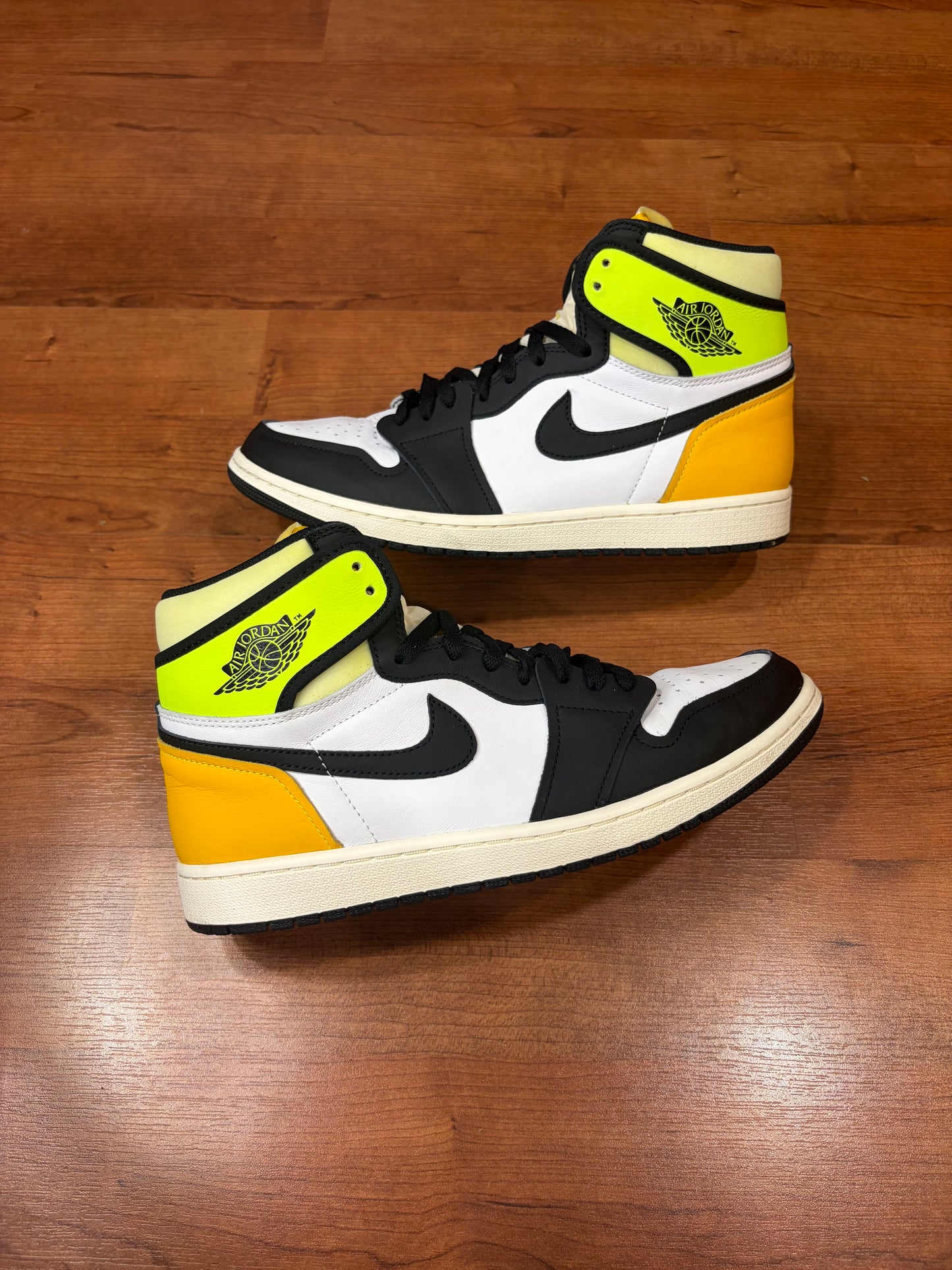 Jordan Retro 1 Volt (Size 11 Mens)