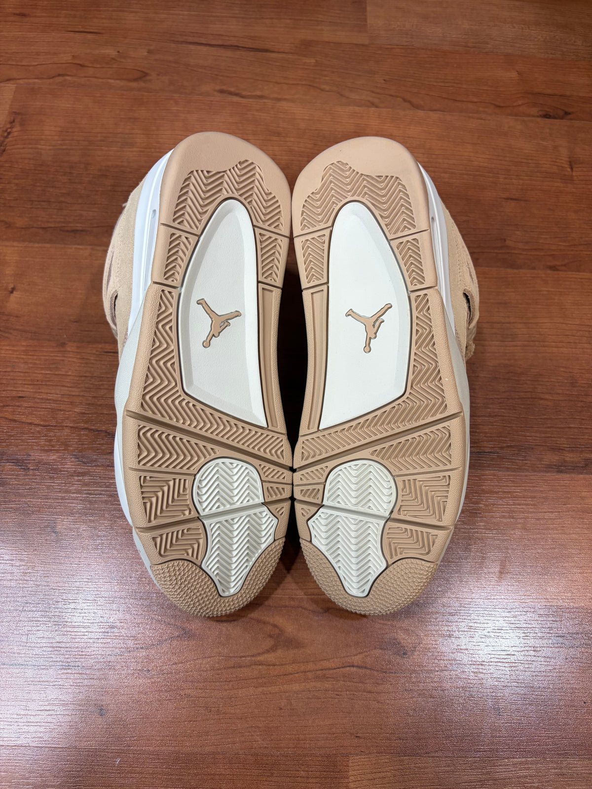 AJ4 Retro Cozy Girl (DS - Size 11W/9.5M)