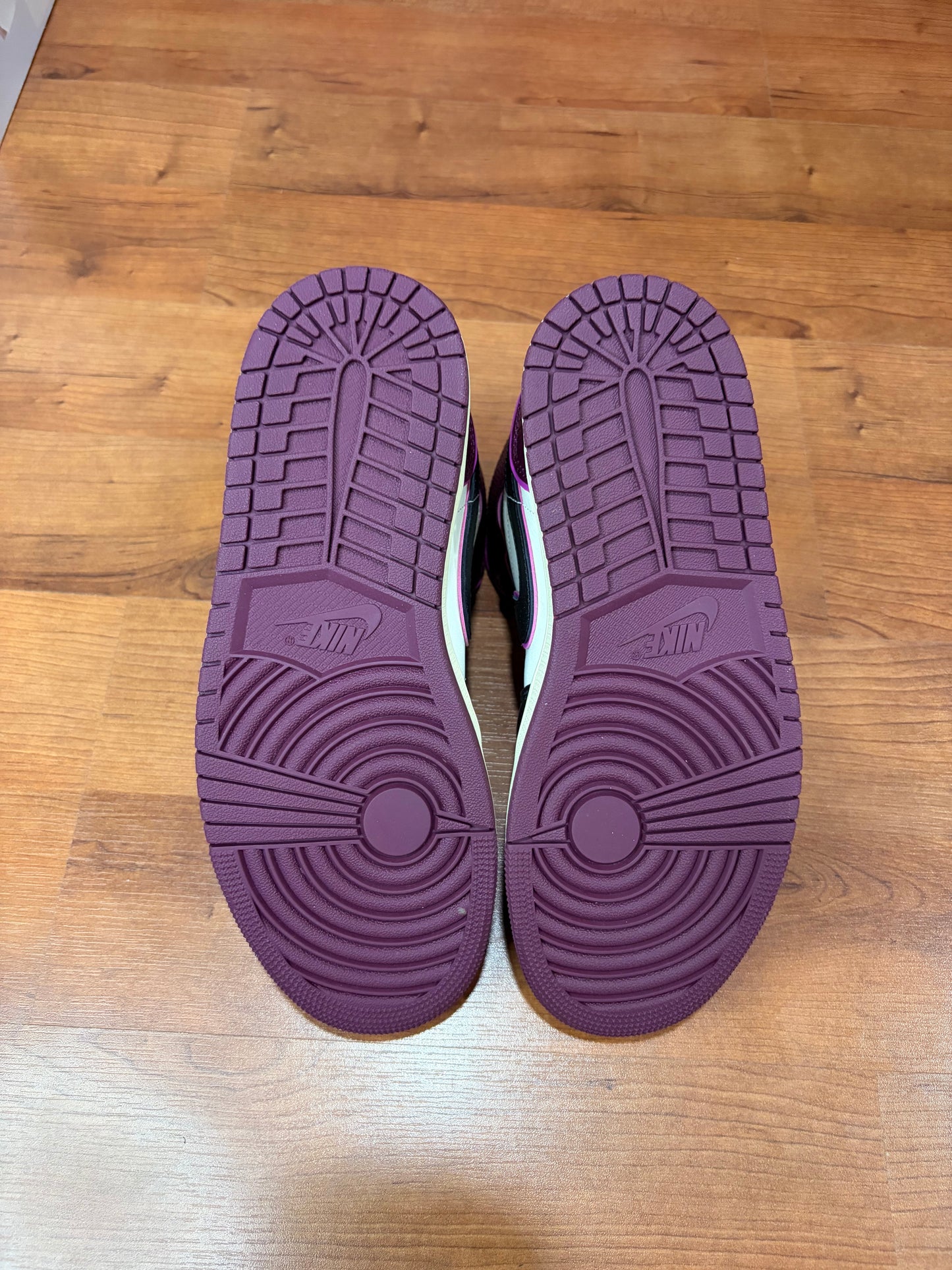 Jordan 1 Mid Bordeaux (Brand New - 8.5W/7M)